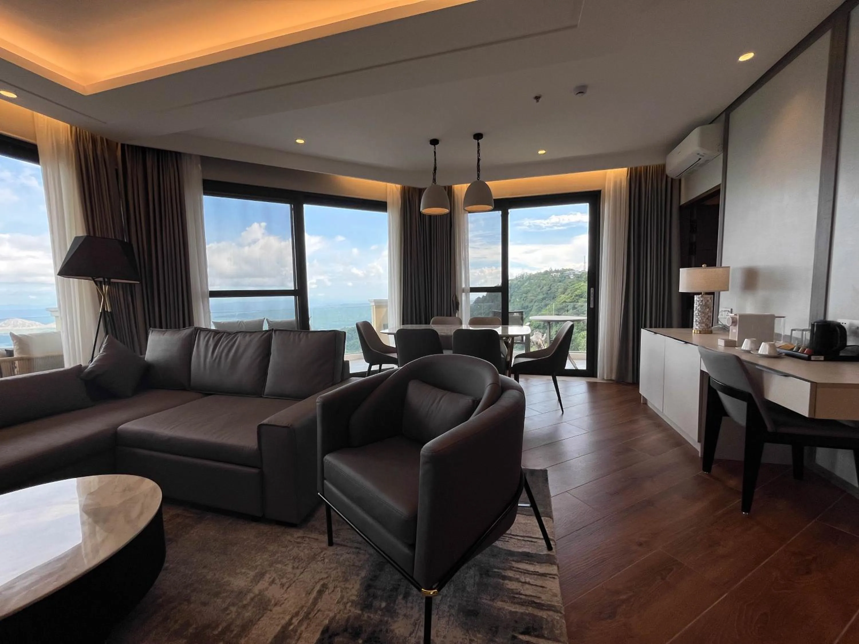 The Lake Hotel Tagaytay