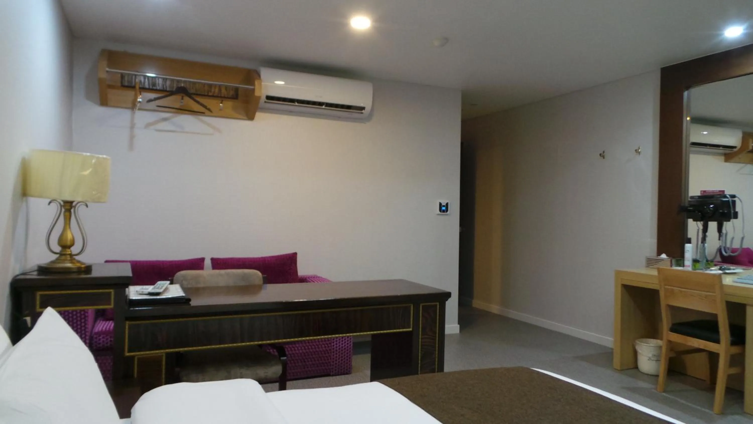 Living room, Bed in Amour Hotel