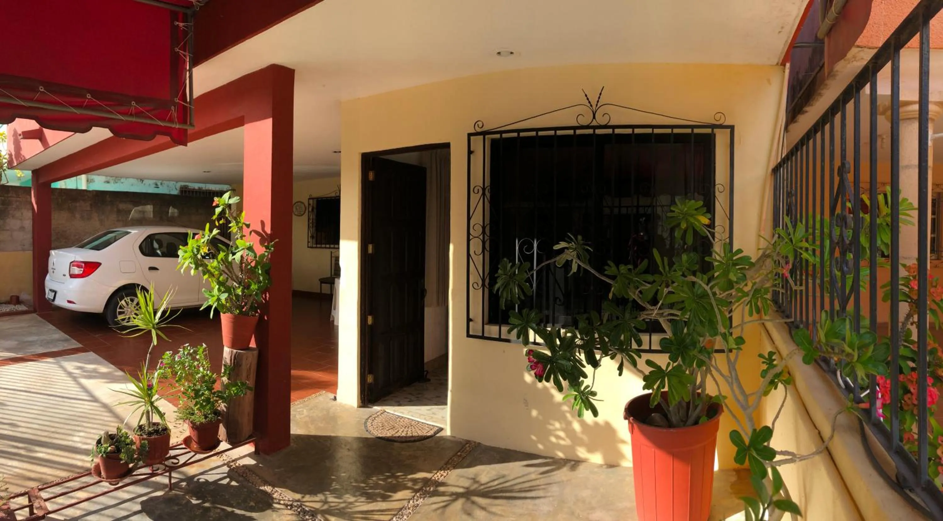 Facade/entrance in La Casa del Chac