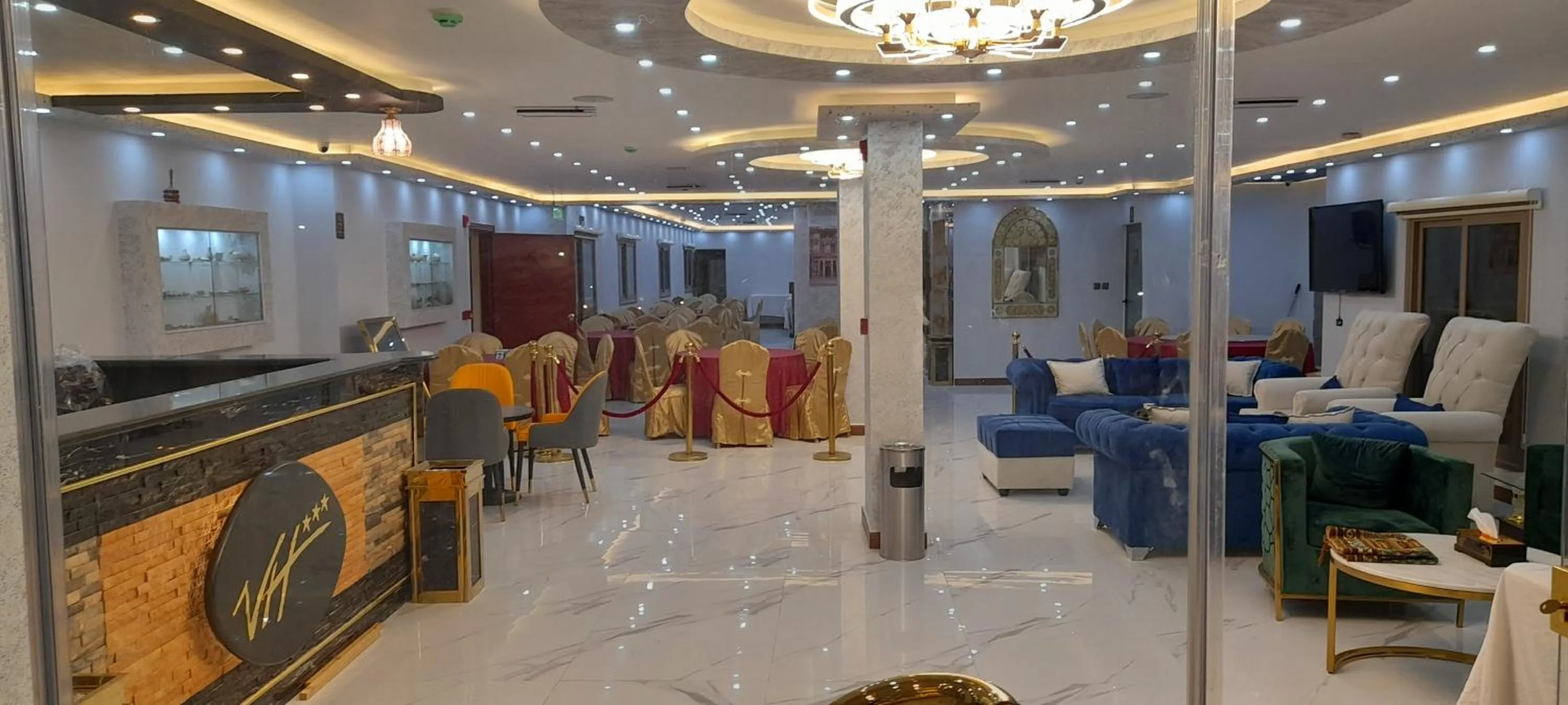 Restaurant/places to eat in Venus Hotel