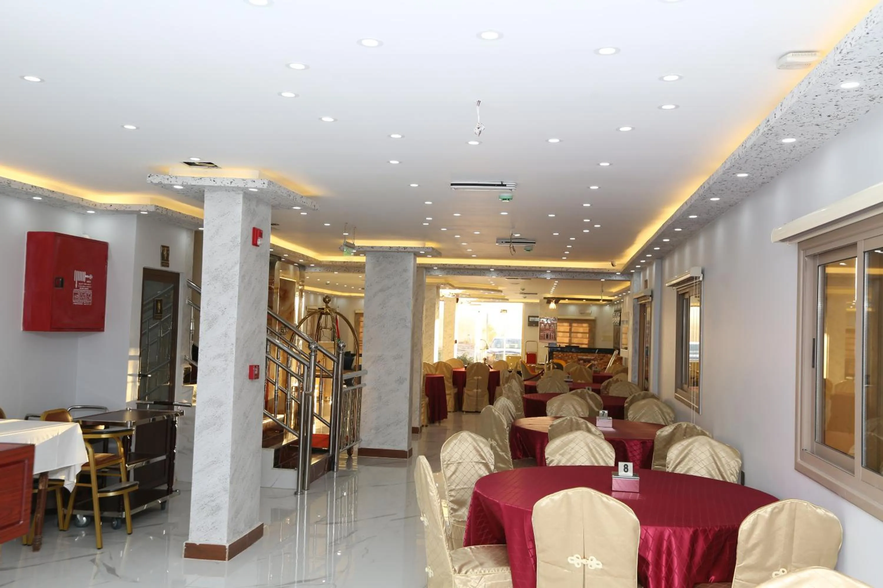 Restaurant/places to eat in Venus Hotel