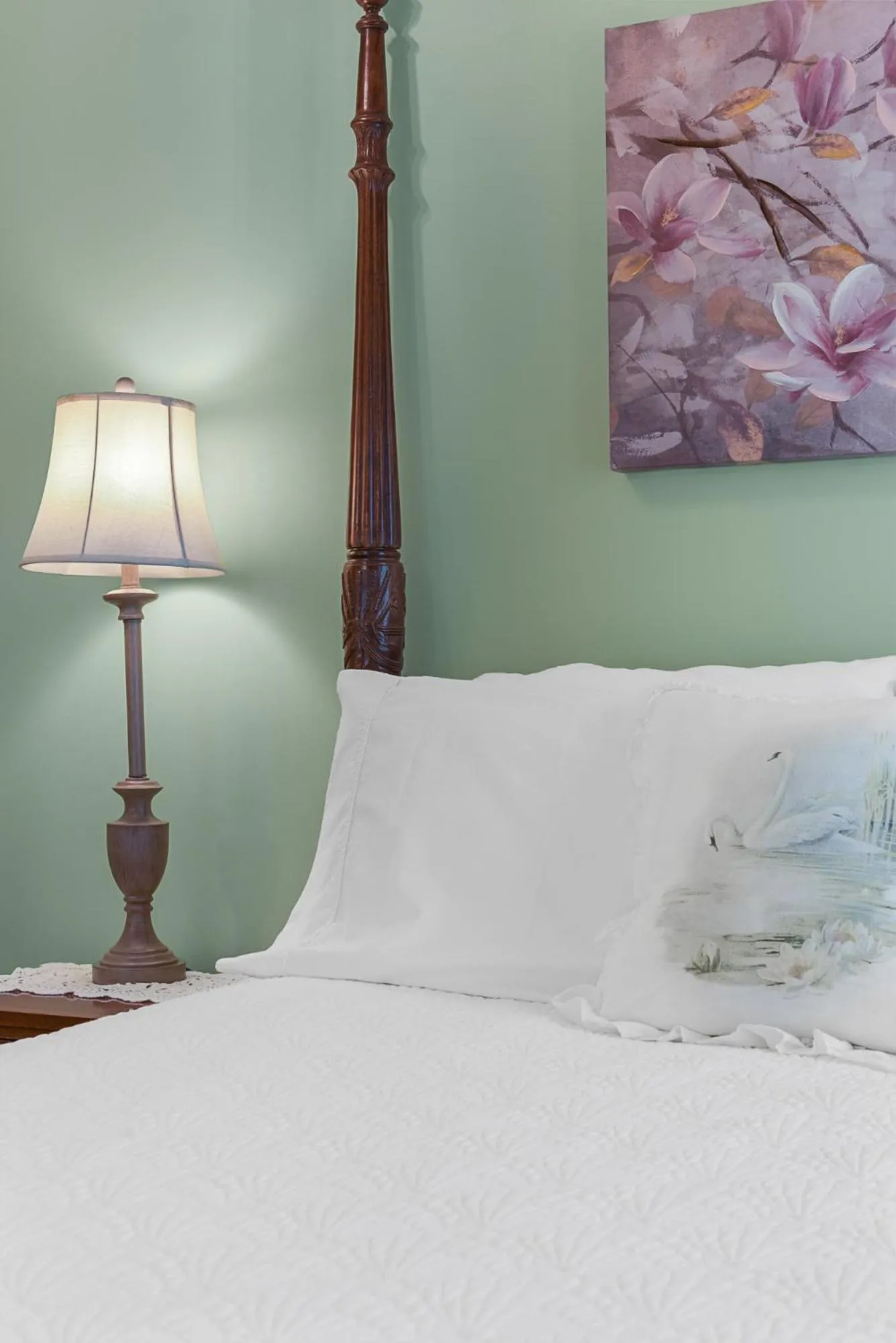 Bed in The Foxglove Inn