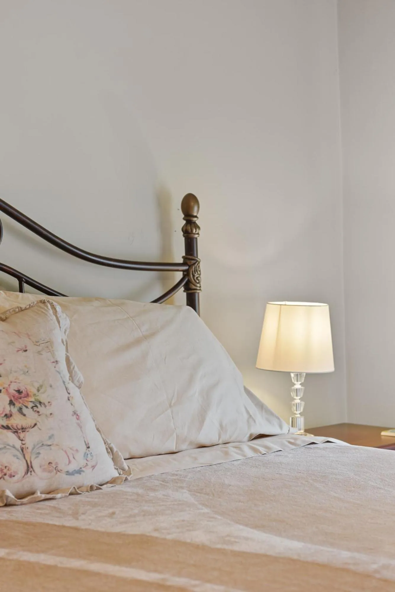 Bed in The Foxglove Inn