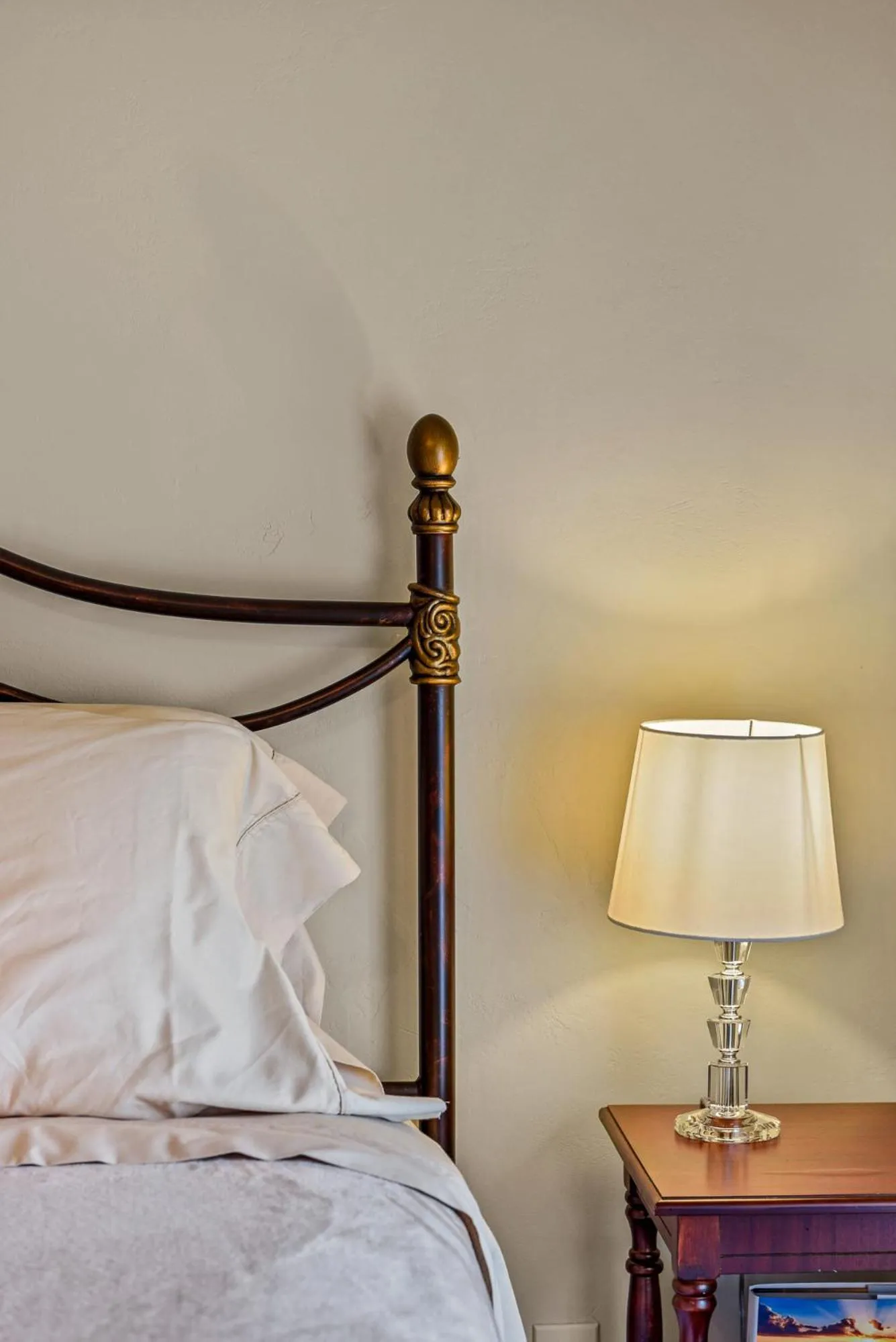 Bed in The Foxglove Inn