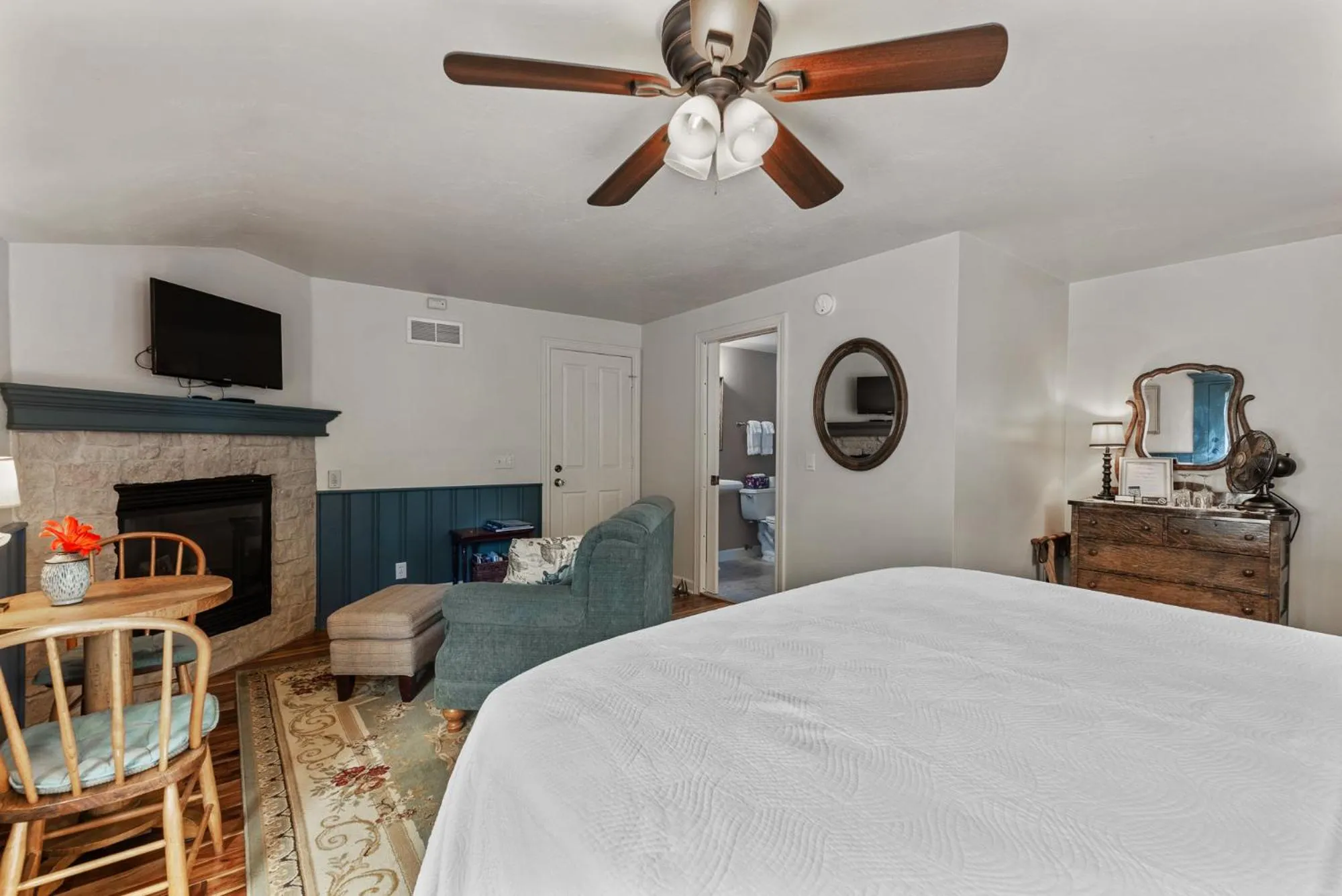 Bed in The Foxglove Inn