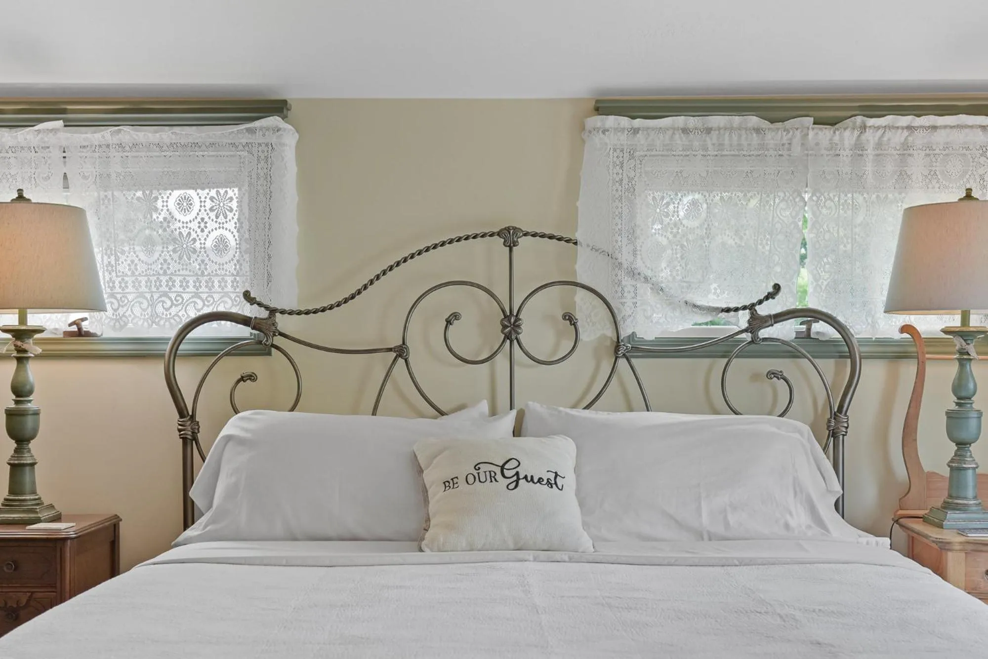 Bed in The Foxglove Inn