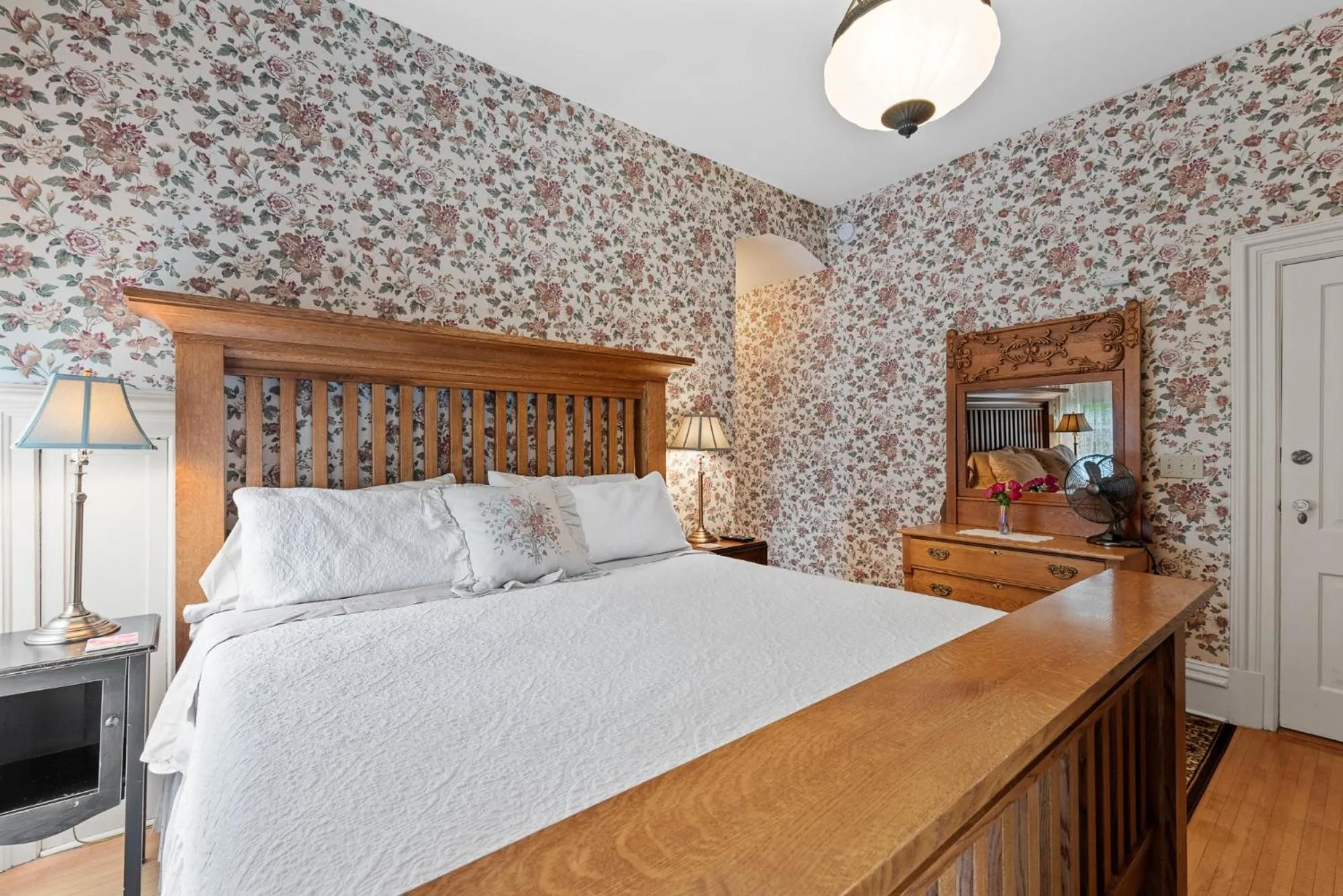 Bed in The Foxglove Inn