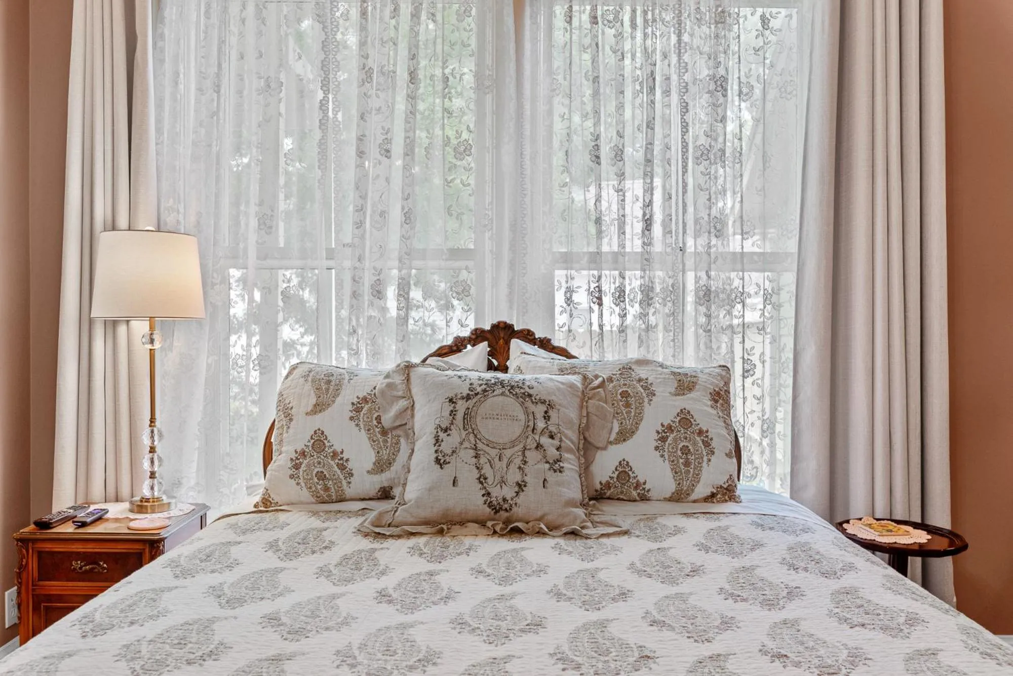 Bed in The Foxglove Inn