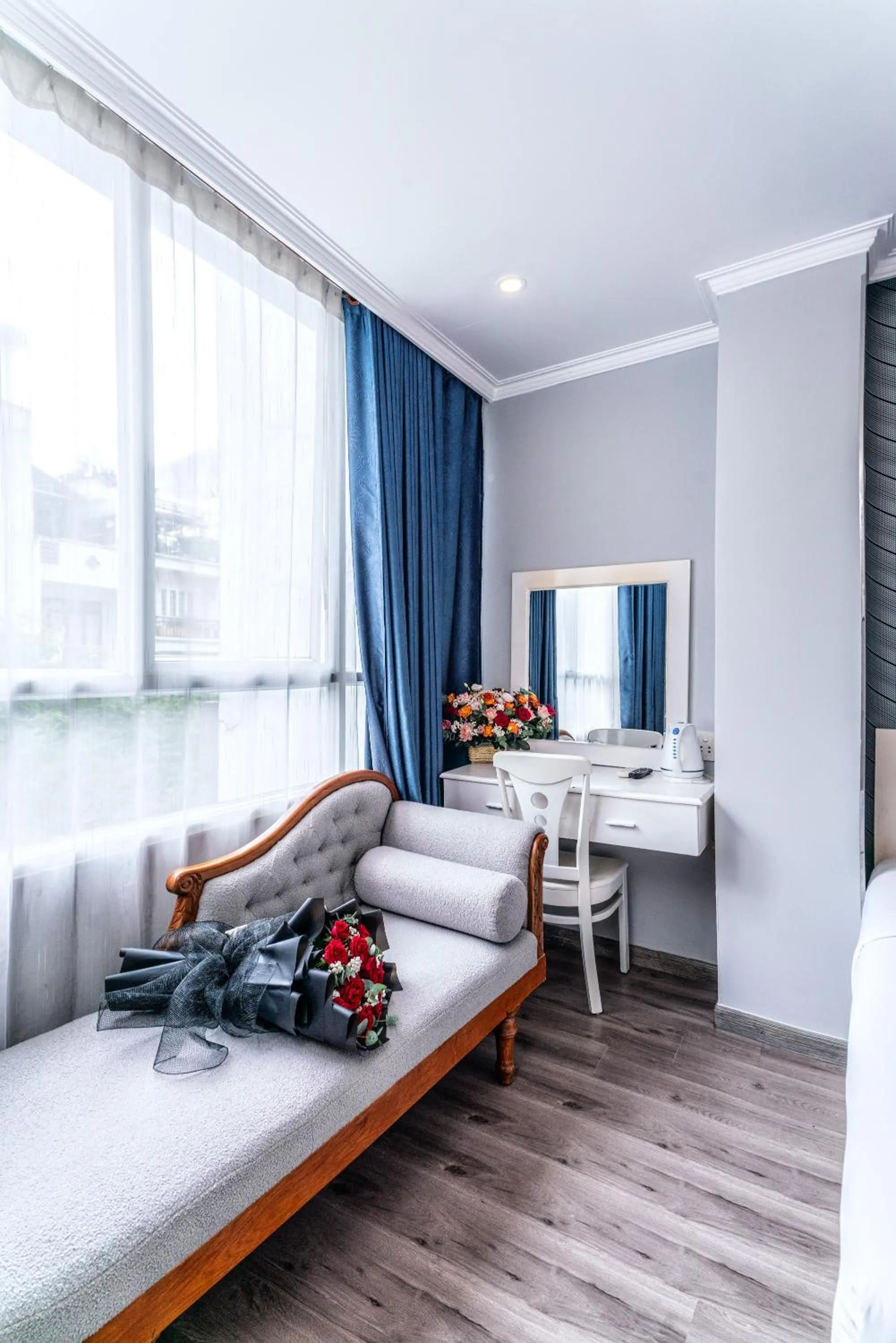 Seating area, Bed in Ruby Saigon Hotel - Ben Thanh