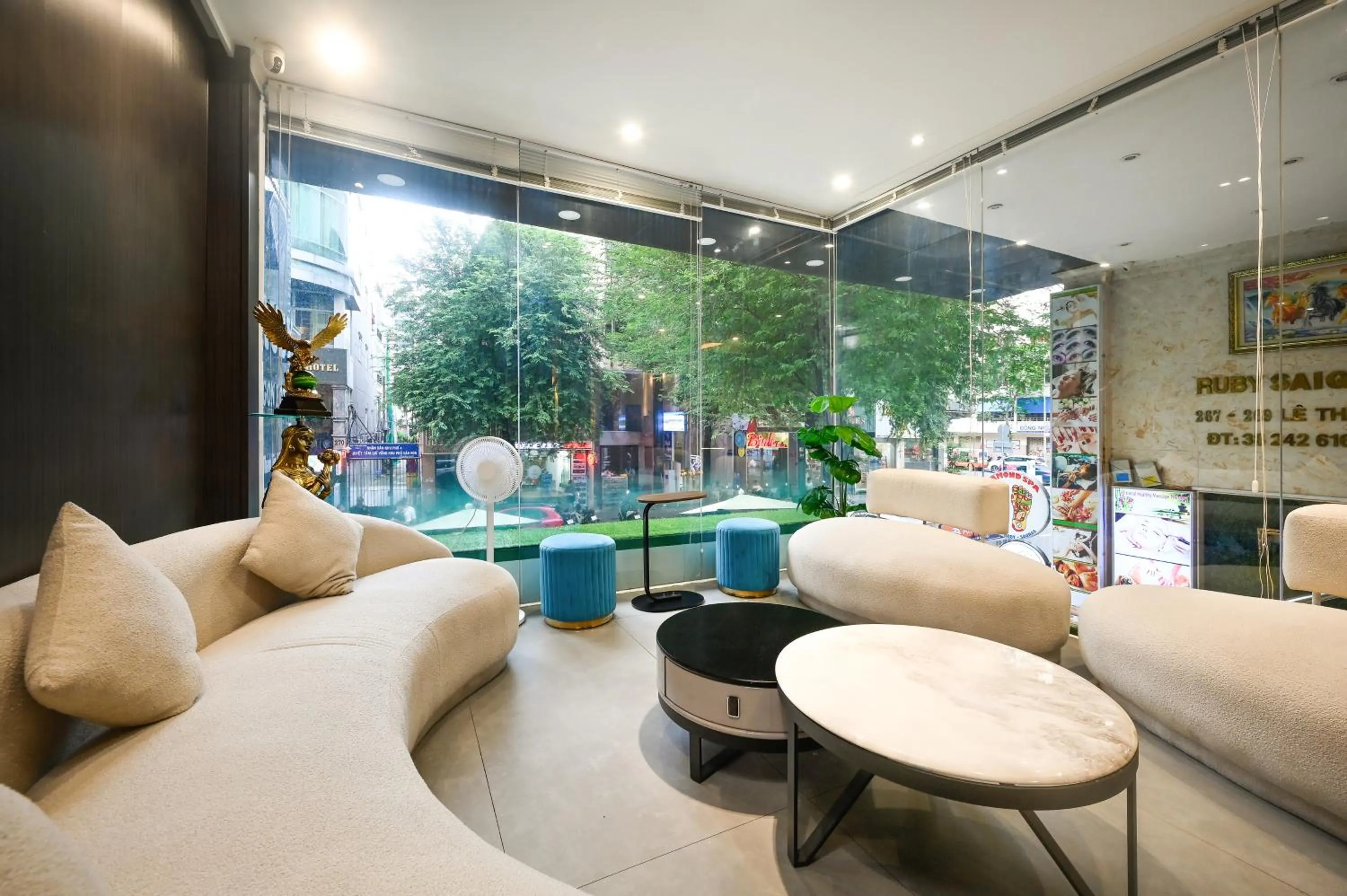 Seating area in Ruby Saigon Hotel - Ben Thanh