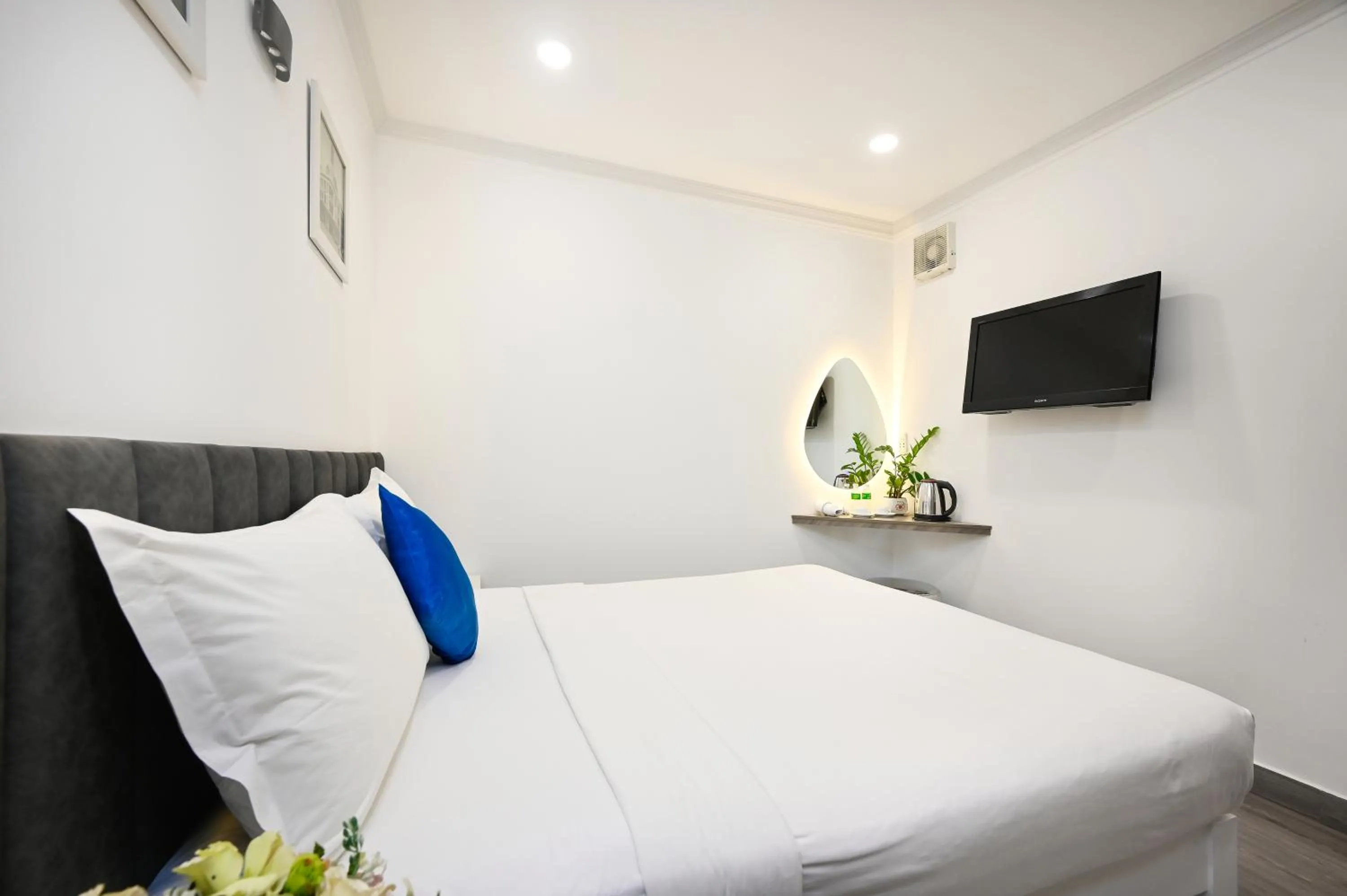 Photo of the whole room, Bed in Ruby Saigon Hotel - Ben Thanh