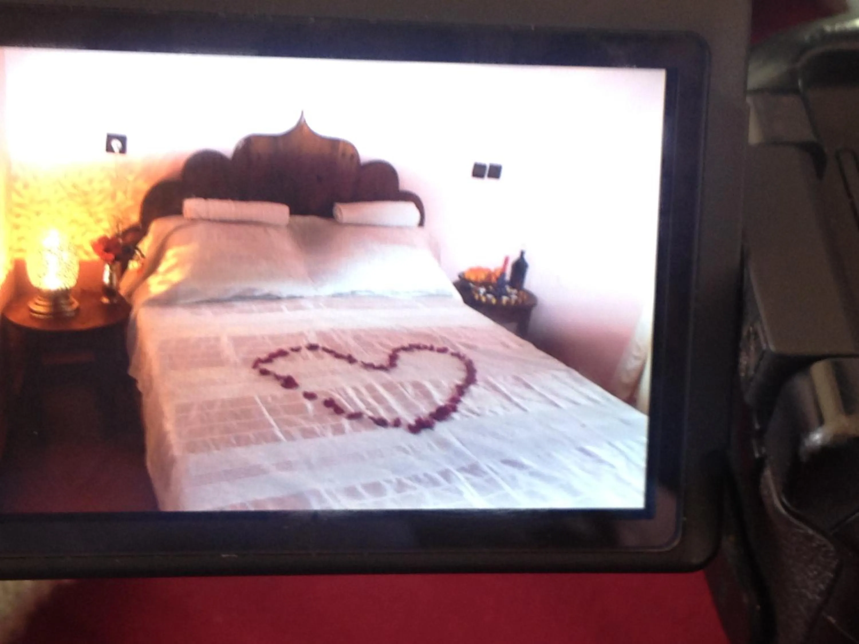 Decorative detail in L'Air De La Mer