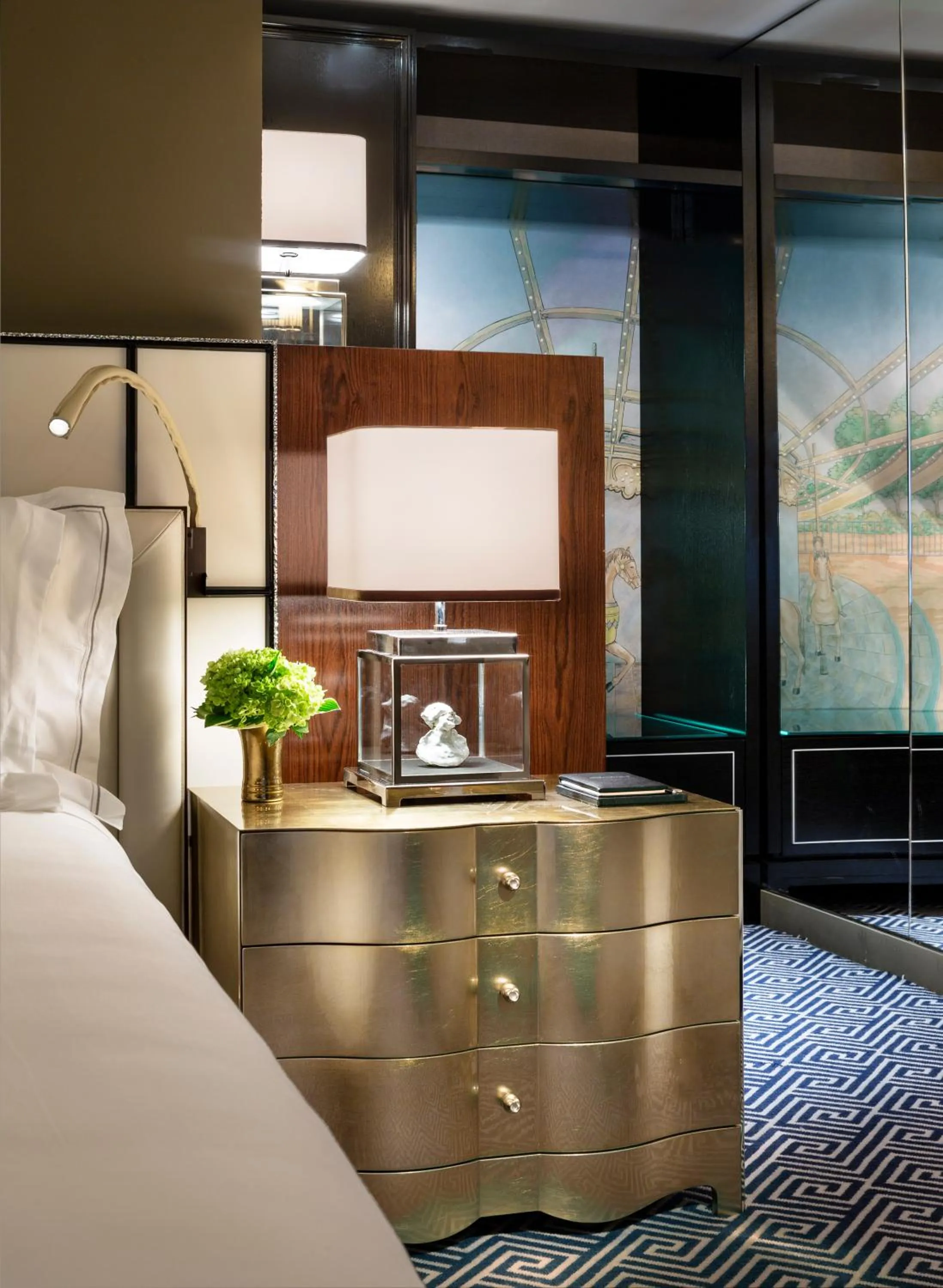 Bedroom, Bed in The Carlyle, A Rosewood Hotel