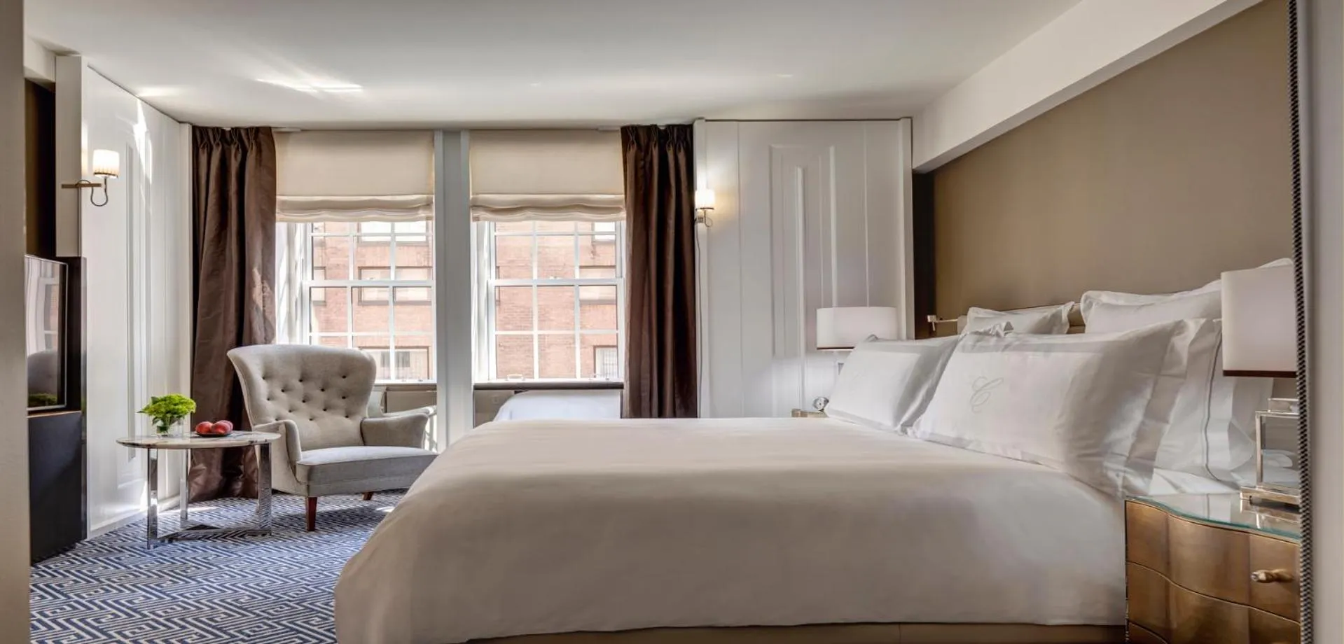 Bed in The Carlyle, A Rosewood Hotel