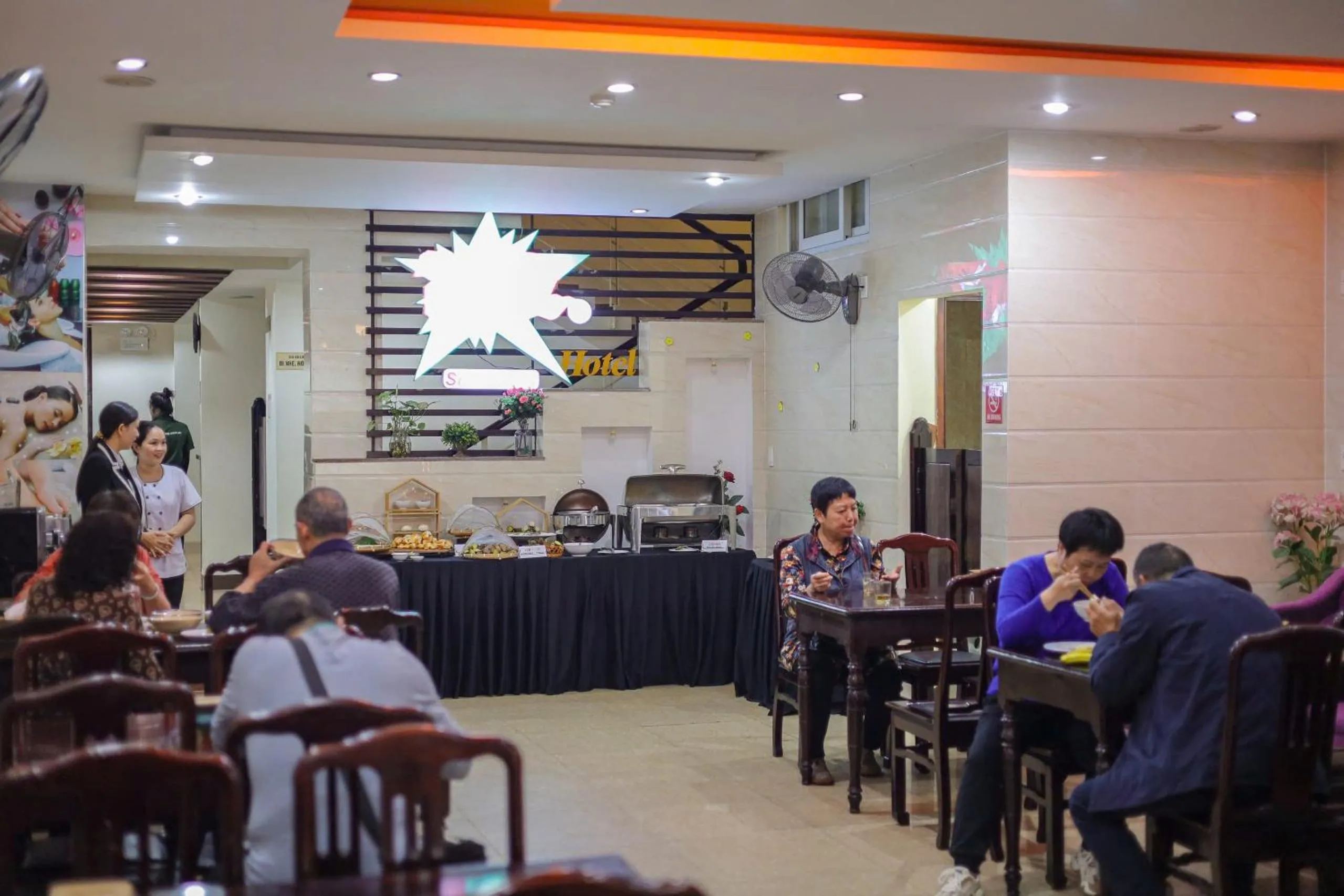 Restaurant/places to eat in DMZ Hotel