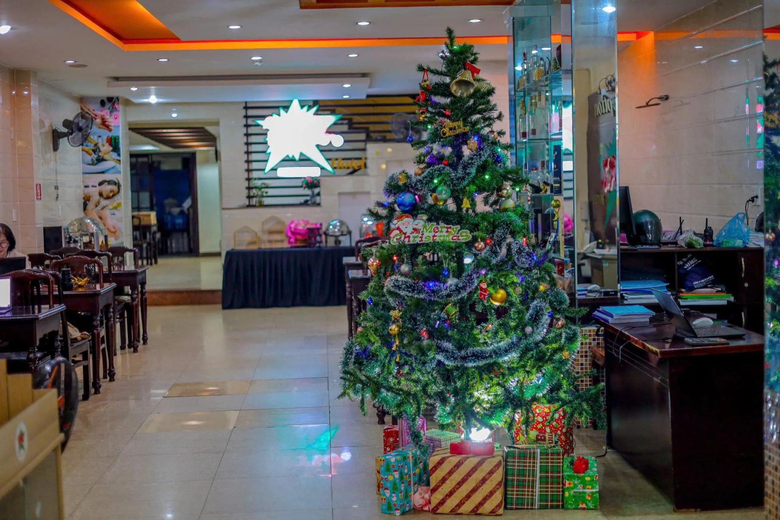 Restaurant/places to eat in DMZ Hotel