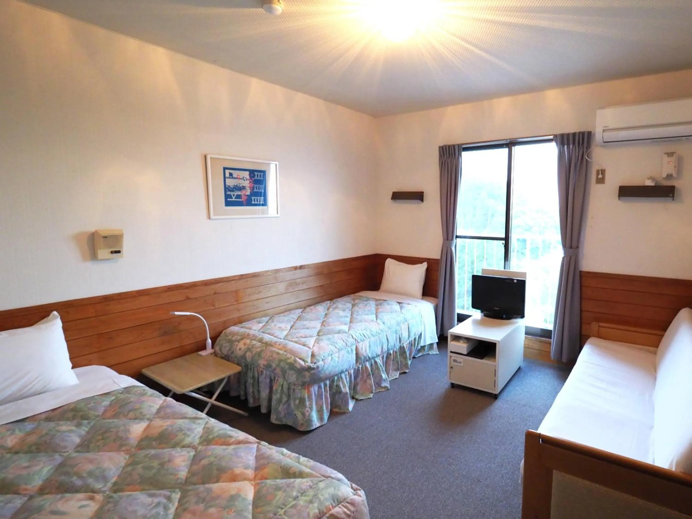 Photo of the whole room, Bed in Pension KUROSHIOMARU