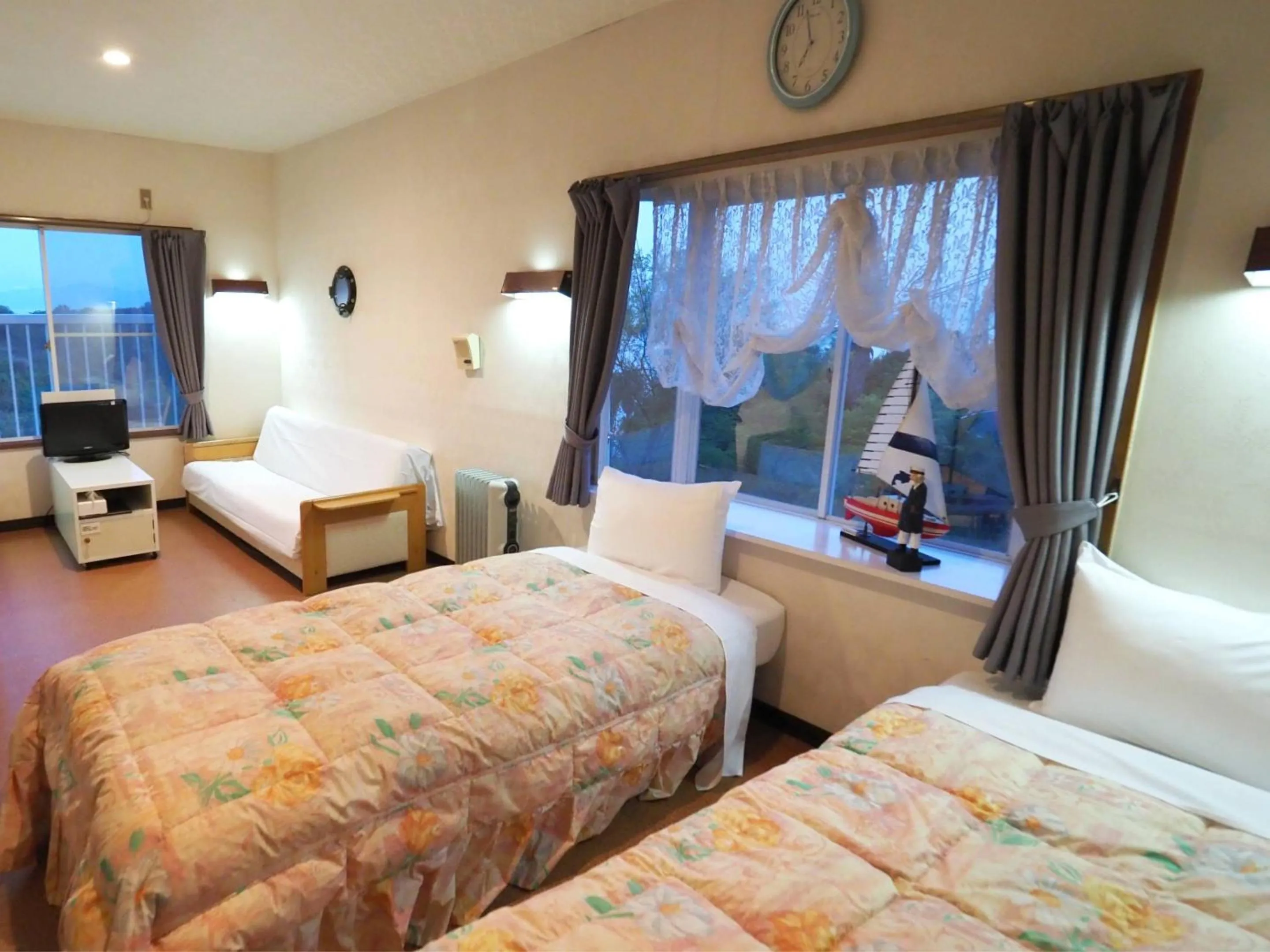 Photo of the whole room, Bed in Pension KUROSHIOMARU
