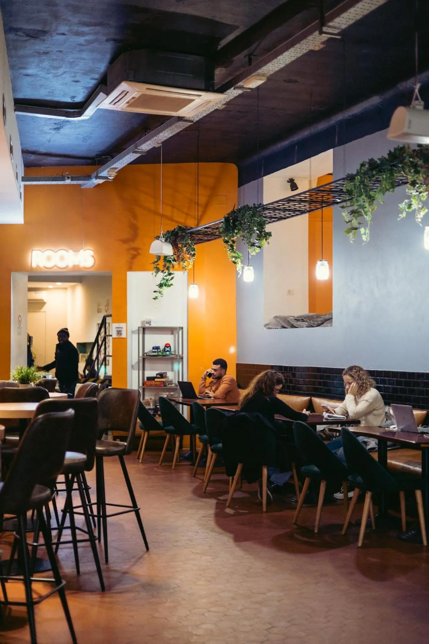 Seating area in QUO Milano