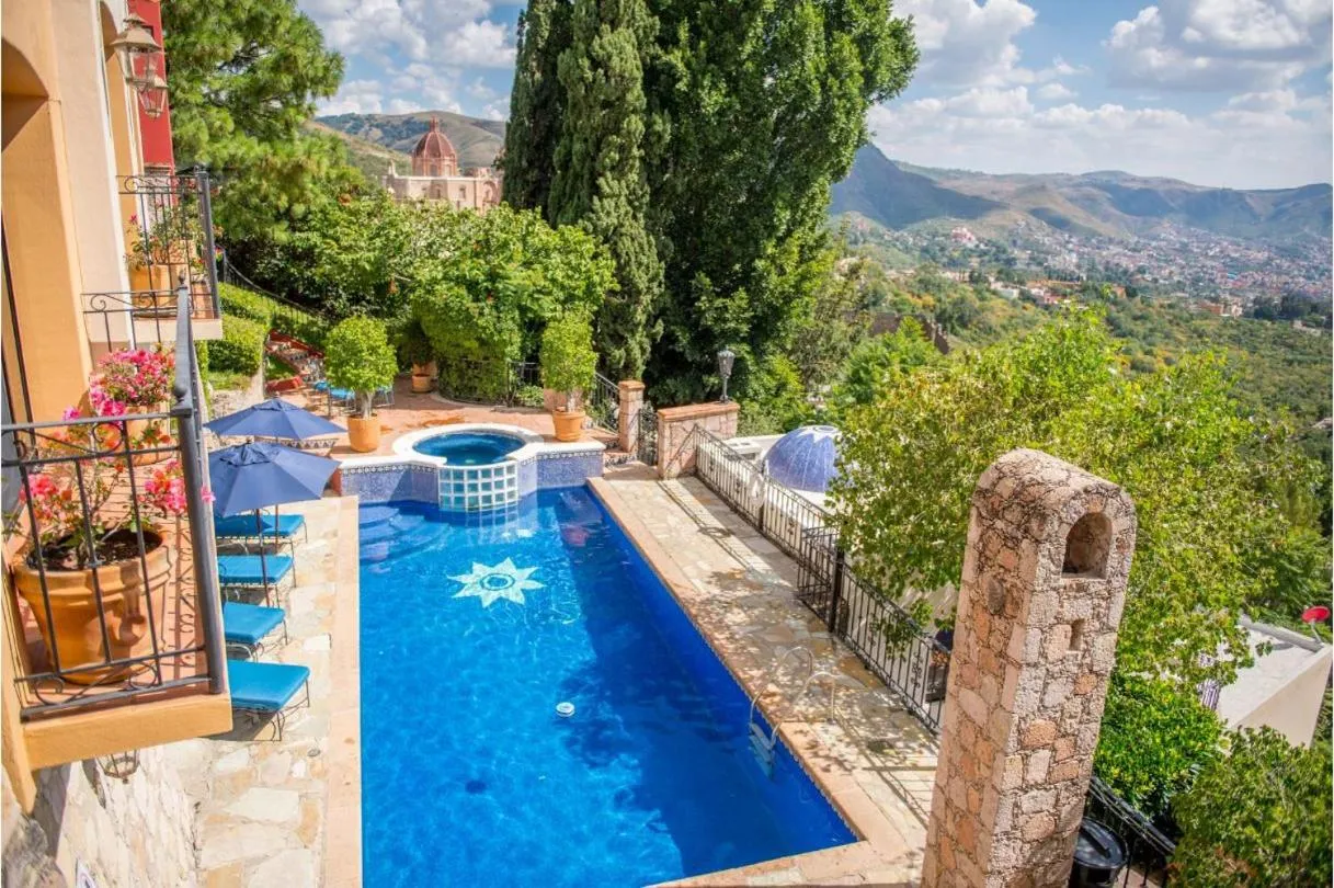 Swimming pool in Casa Estrella de la Valenciana Hotel Boutique