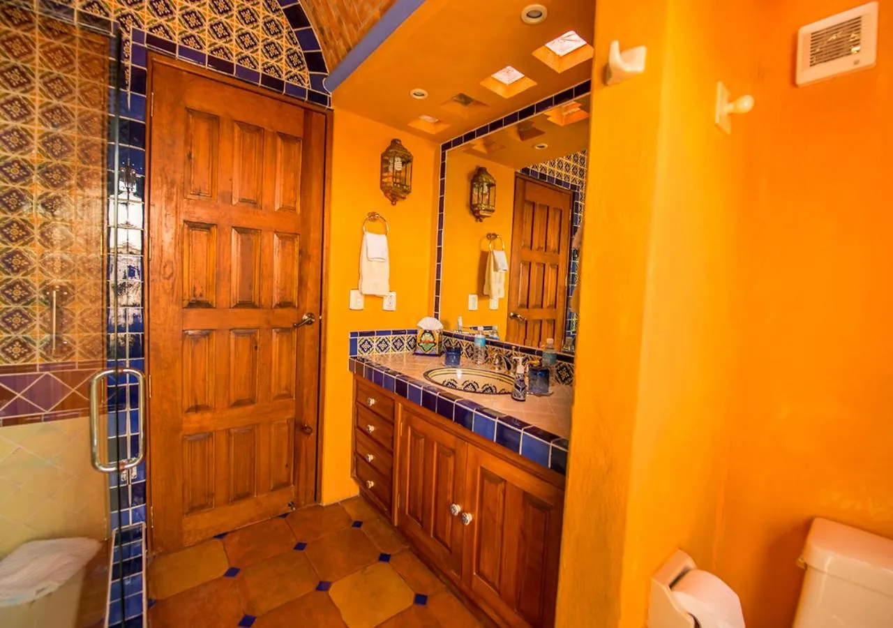 Shower in Casa Estrella de la Valenciana Hotel Boutique