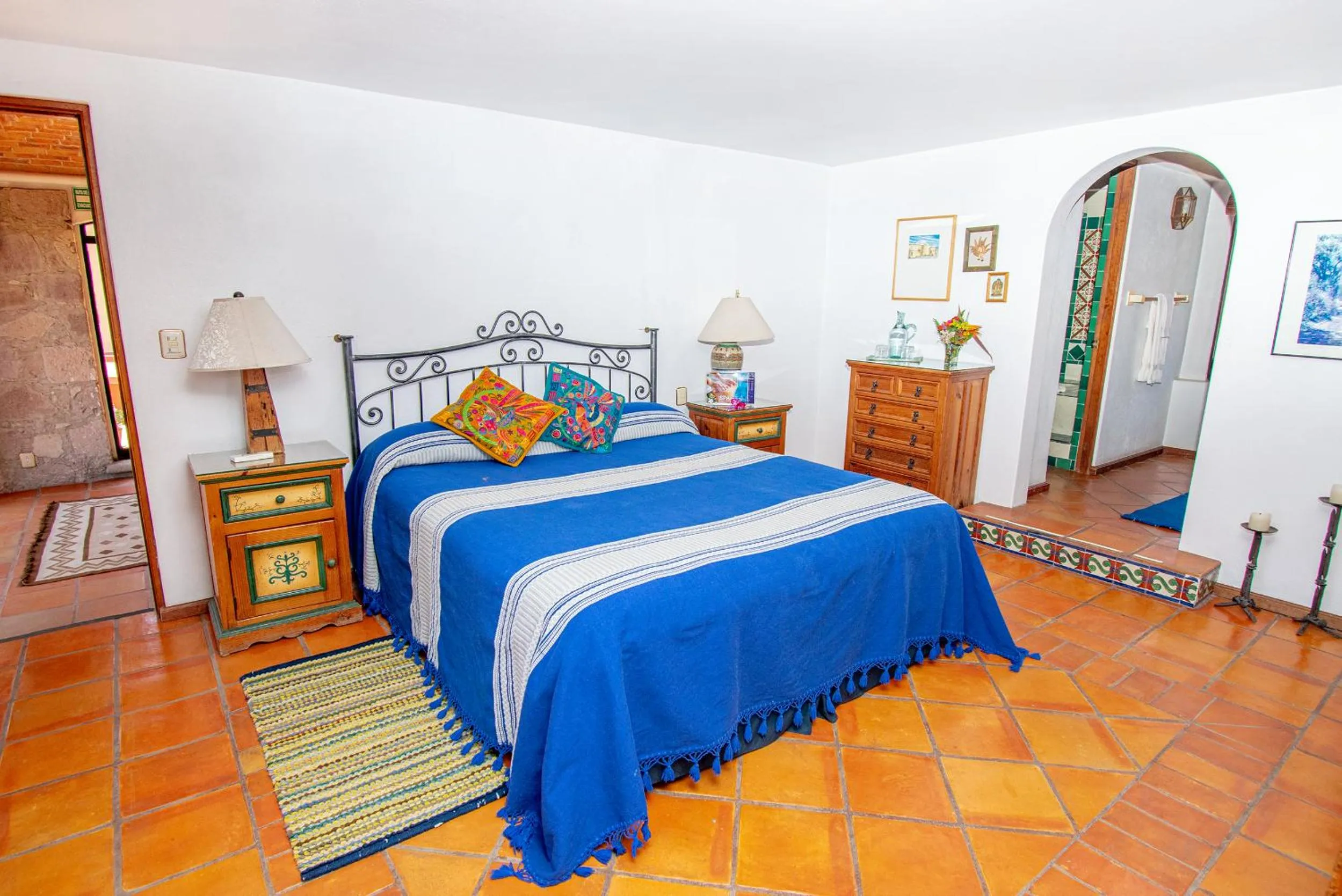 Bathroom, Bed in Casa Estrella de la Valenciana Hotel Boutique