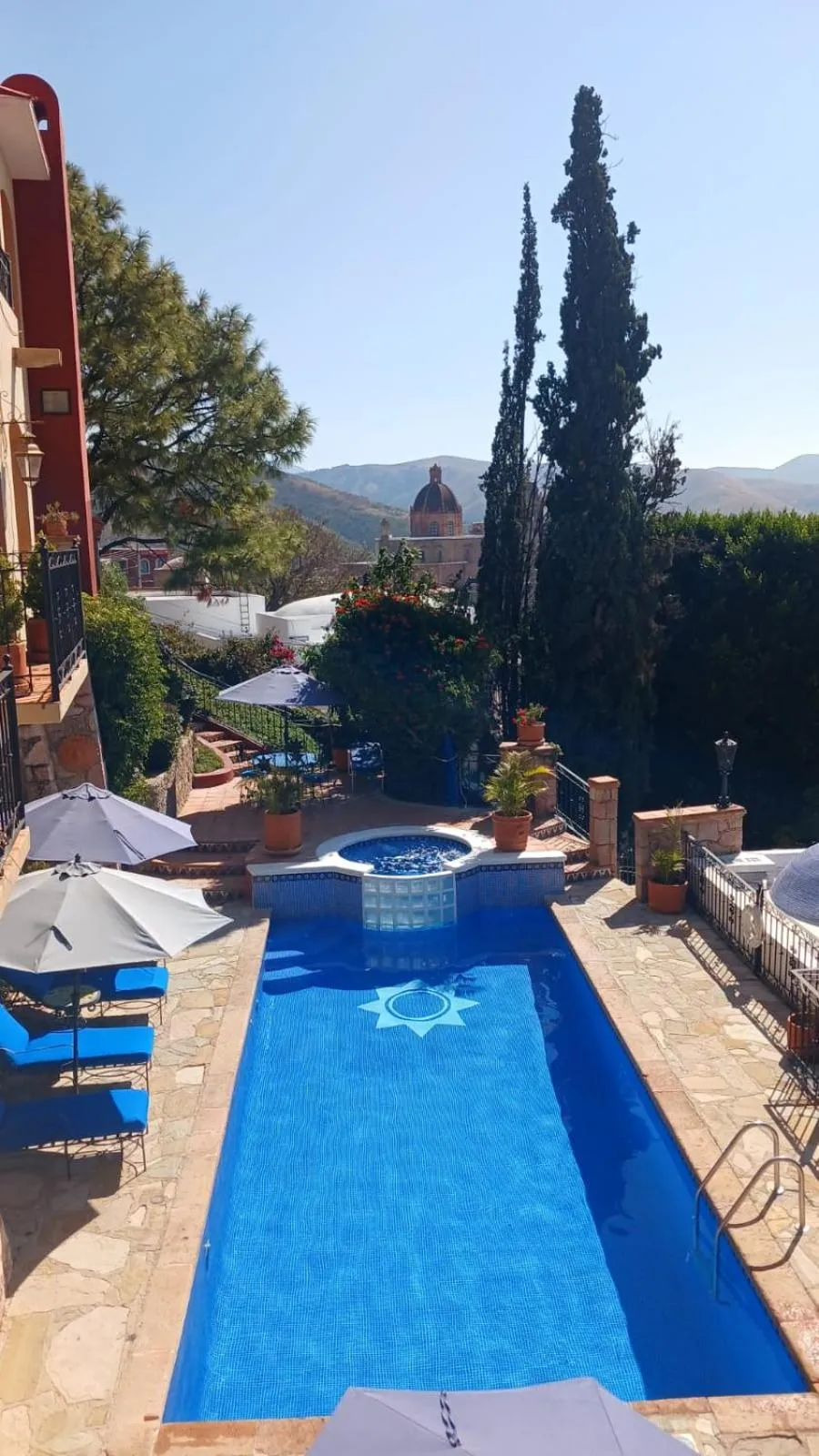 Swimming pool in Casa Estrella de la Valenciana Hotel Boutique