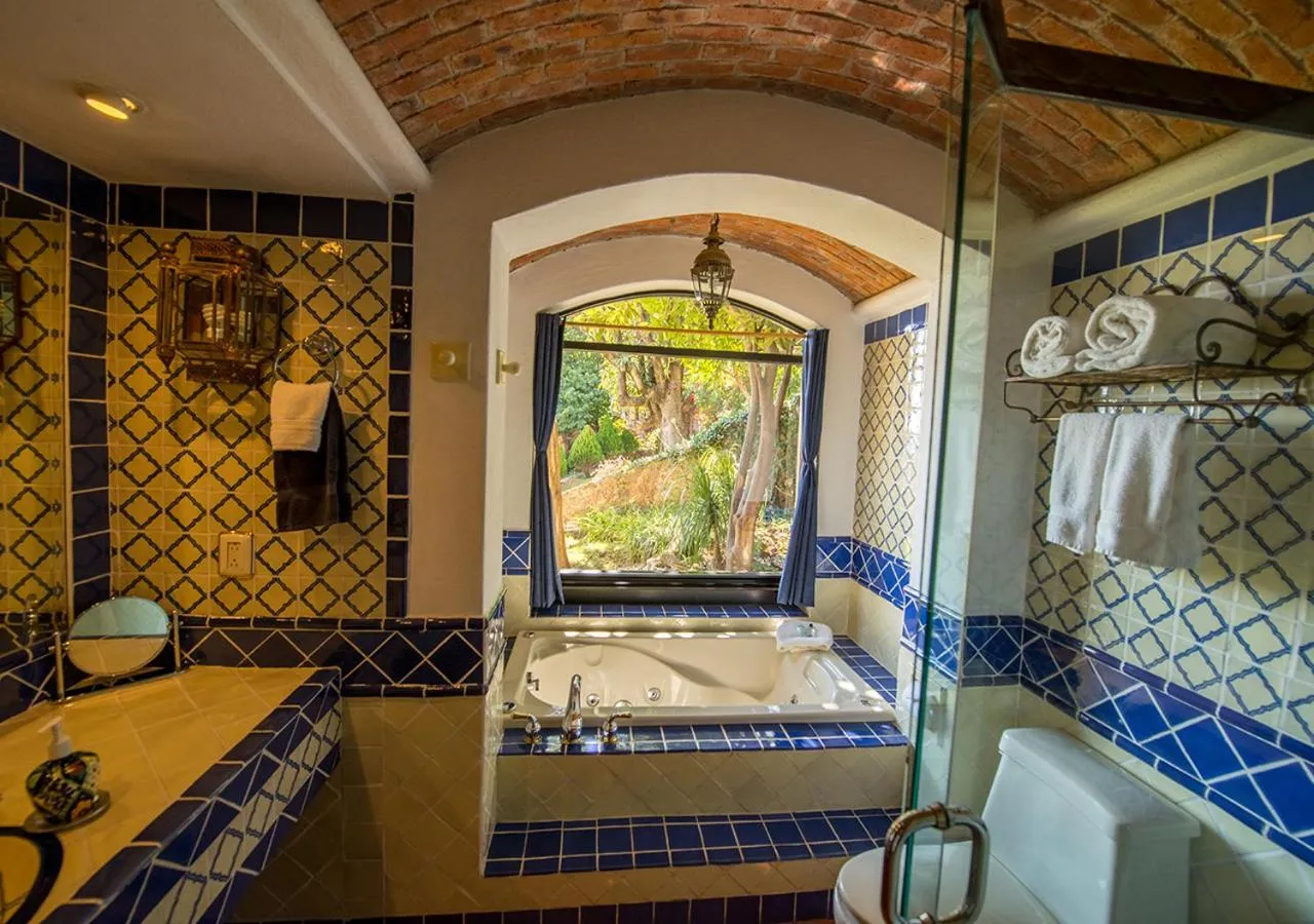 Shower in Casa Estrella de la Valenciana Hotel Boutique