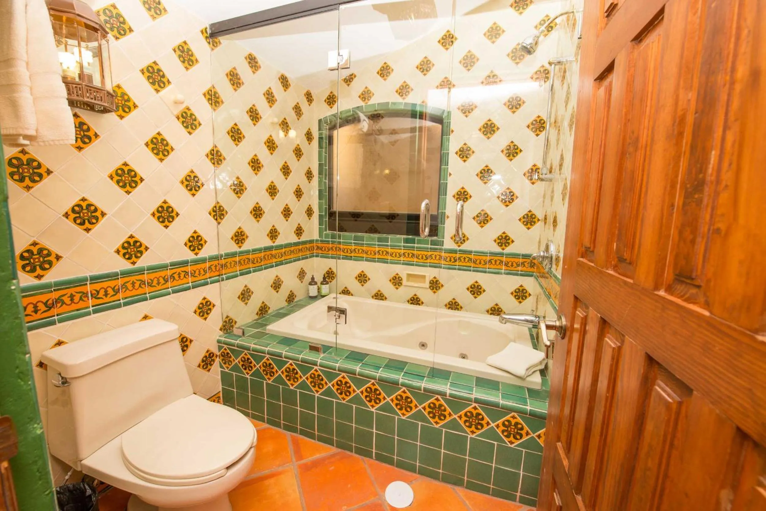 Hot Tub in Casa Estrella de la Valenciana Hotel Boutique