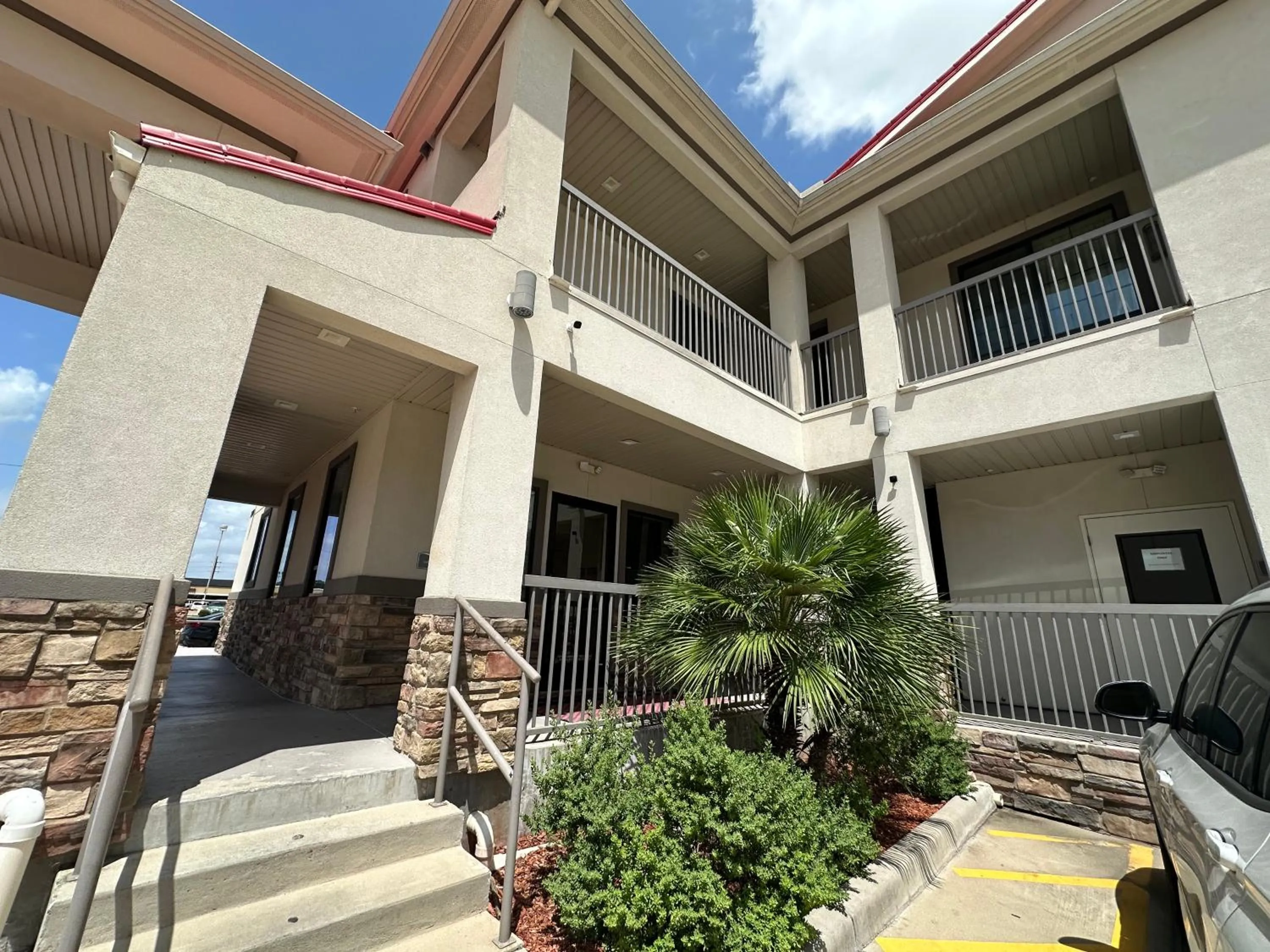 Scottish Inn and Suites