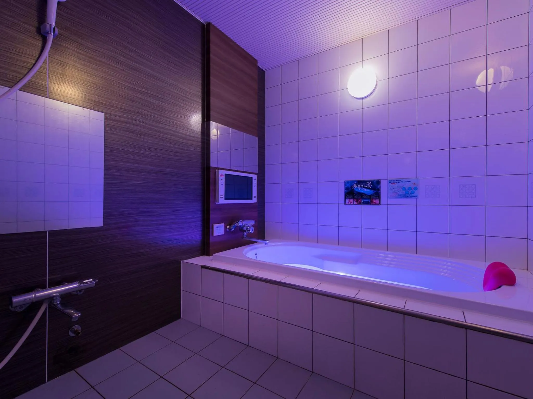 Shower in Restay Tina Grace (Adult Only)