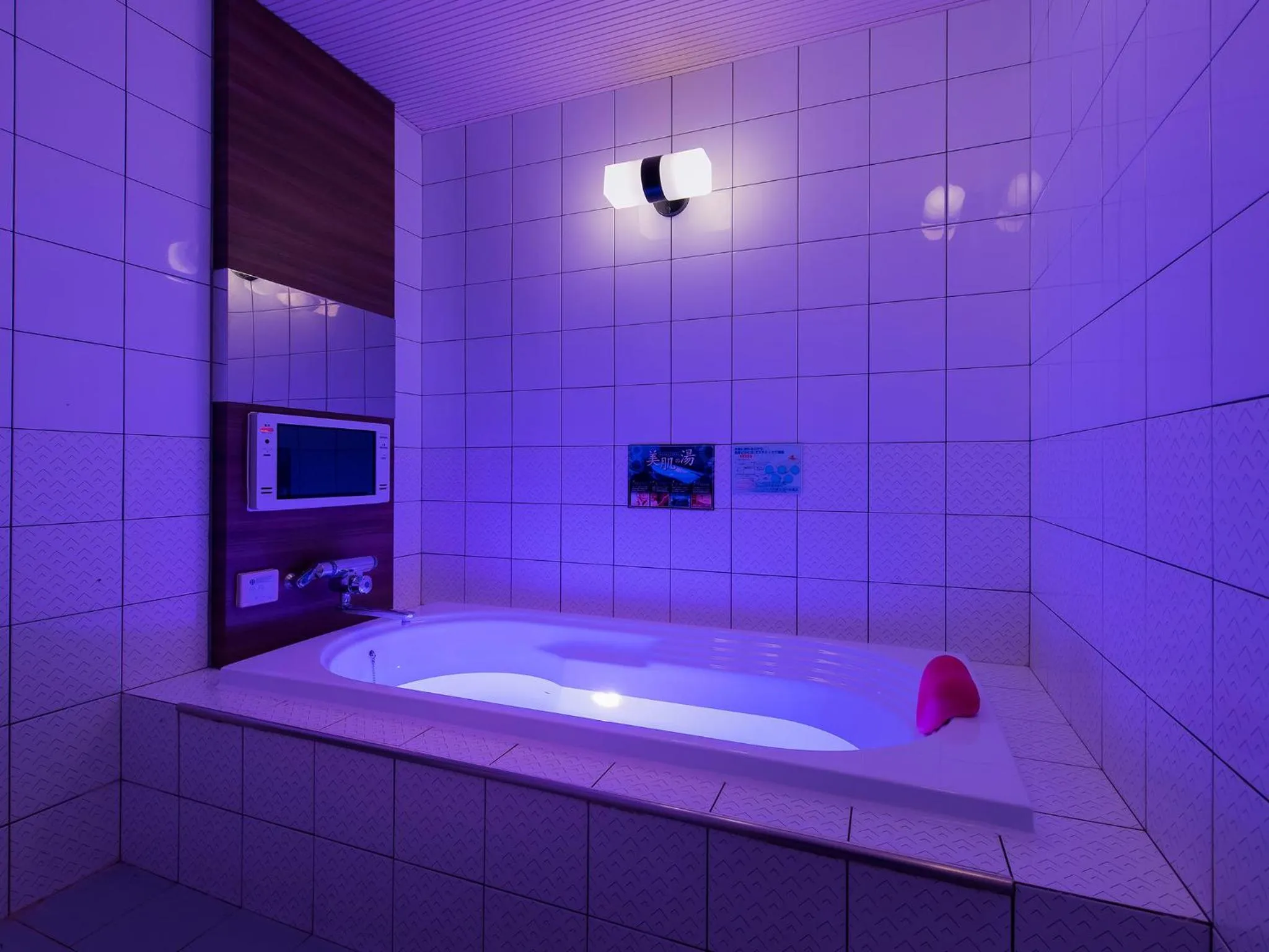 Shower in Restay Tina Grace (Adult Only)