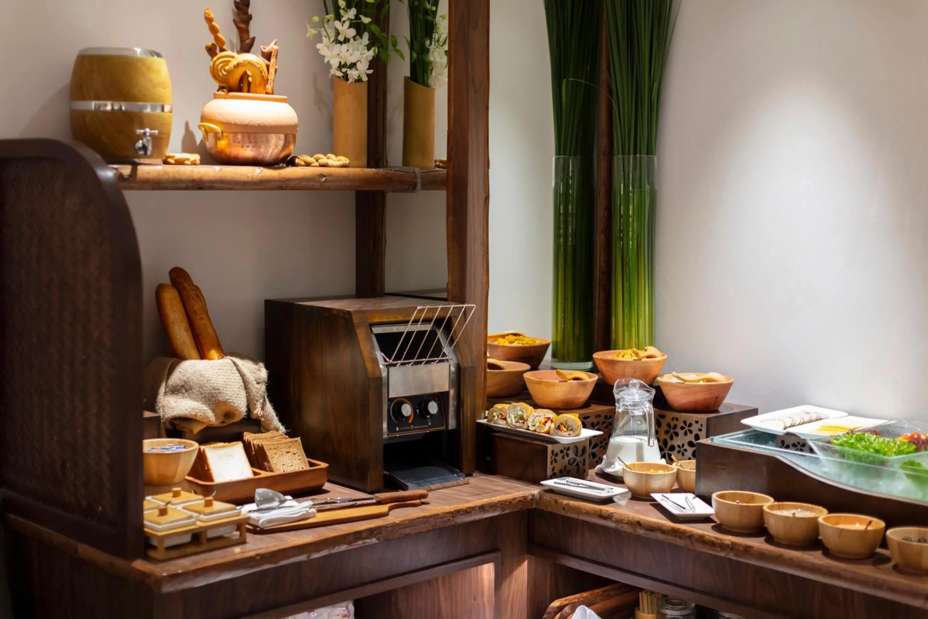 Food in Silverland Min Hotel