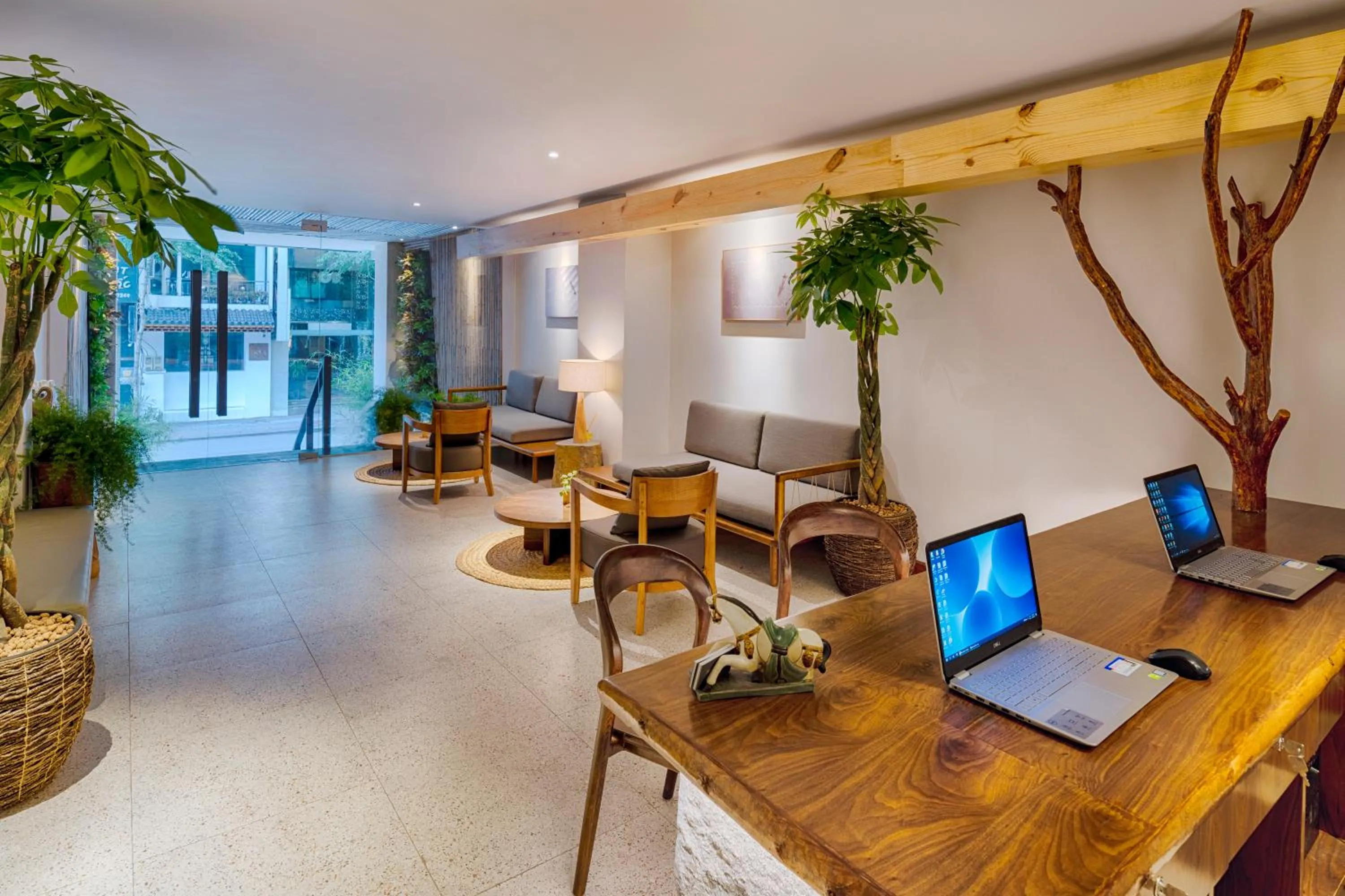 Lobby or reception in Silverland Min Hotel