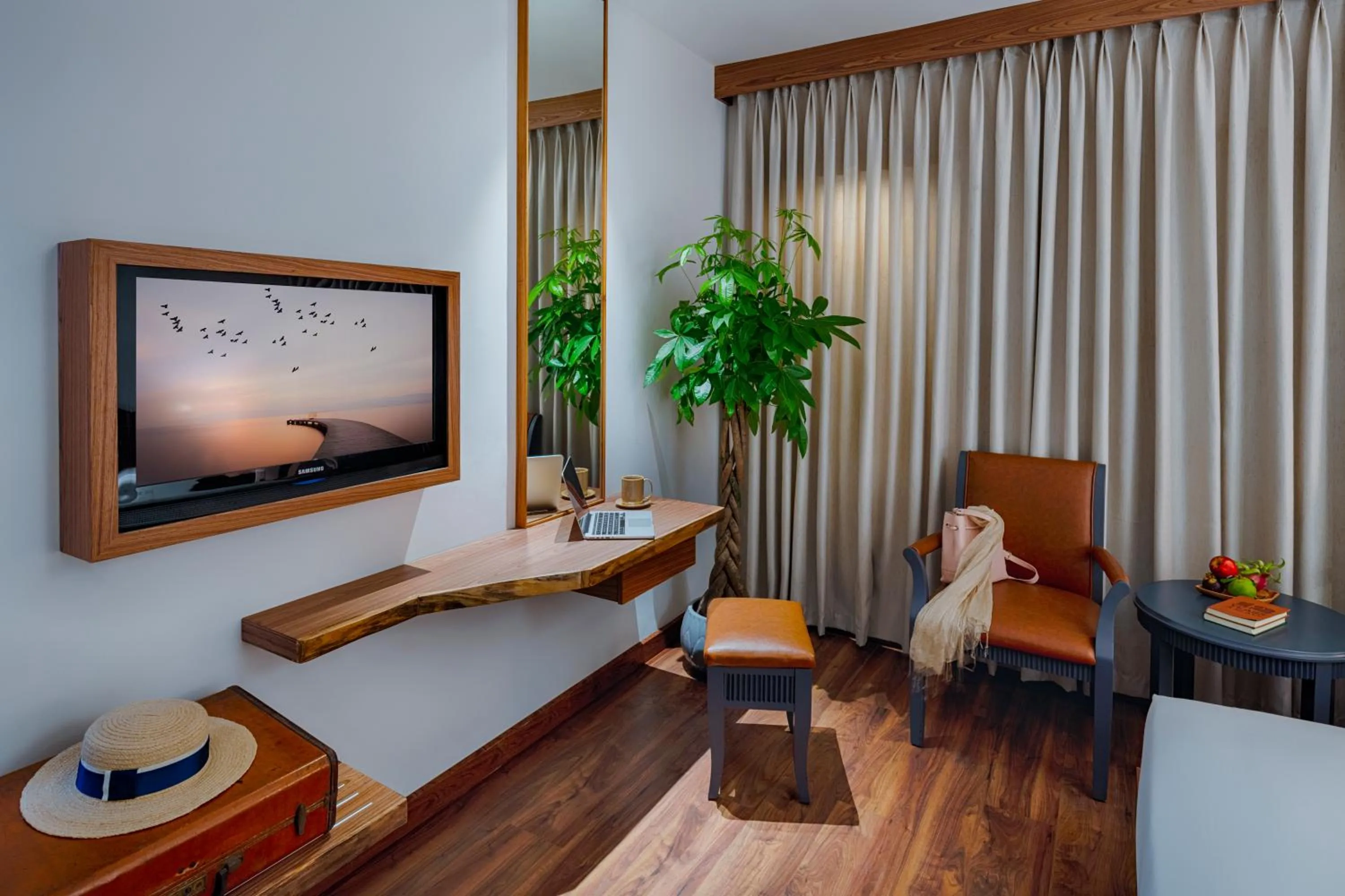 Seating area in Silverland Min Hotel