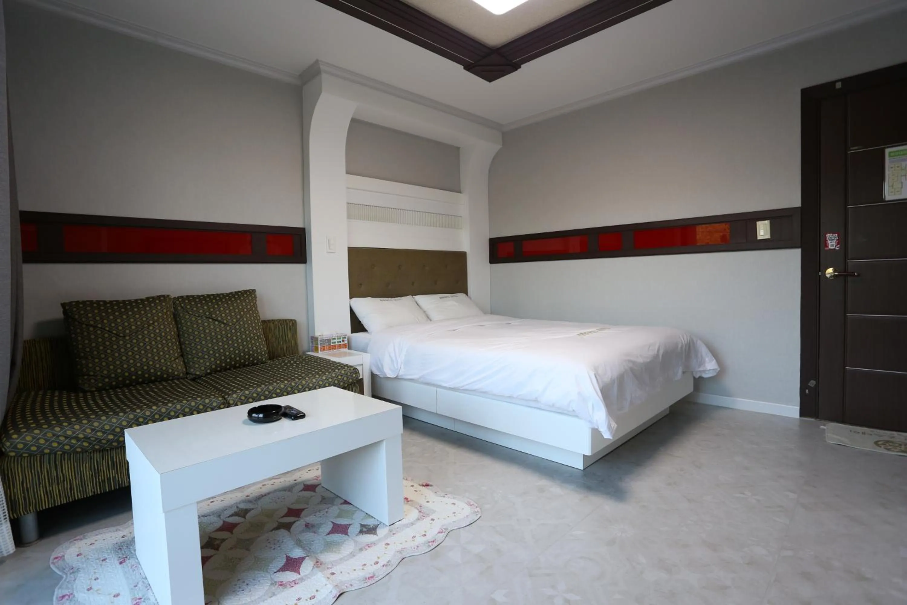 Bed in Paradaise Motel