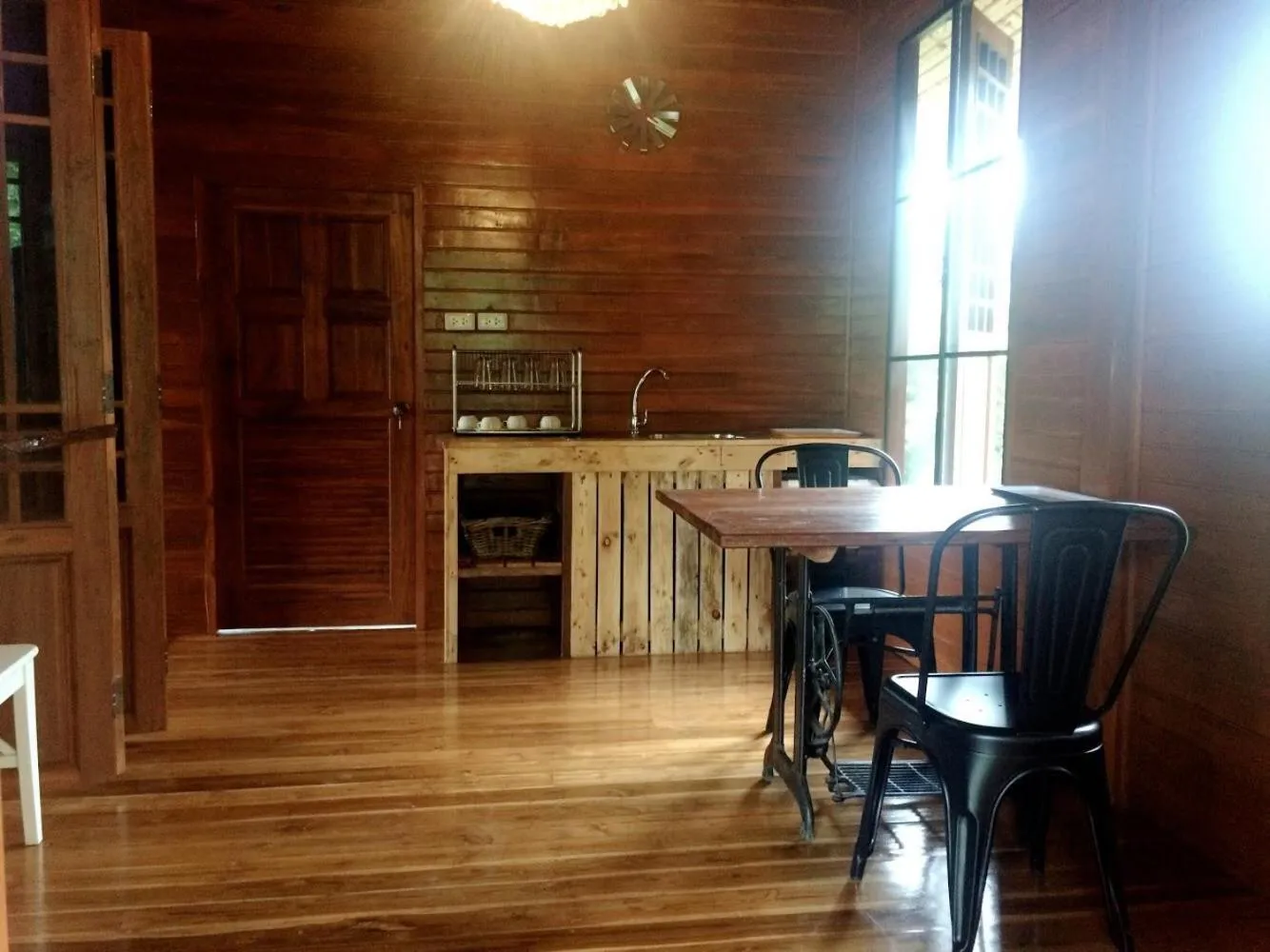 Kitchen or kitchenette in BaanRai KhunYa บ้านไร่คุณย่า