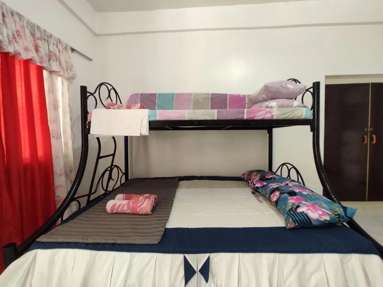 Bed in Riverside at Aninuan Accommodation and Food