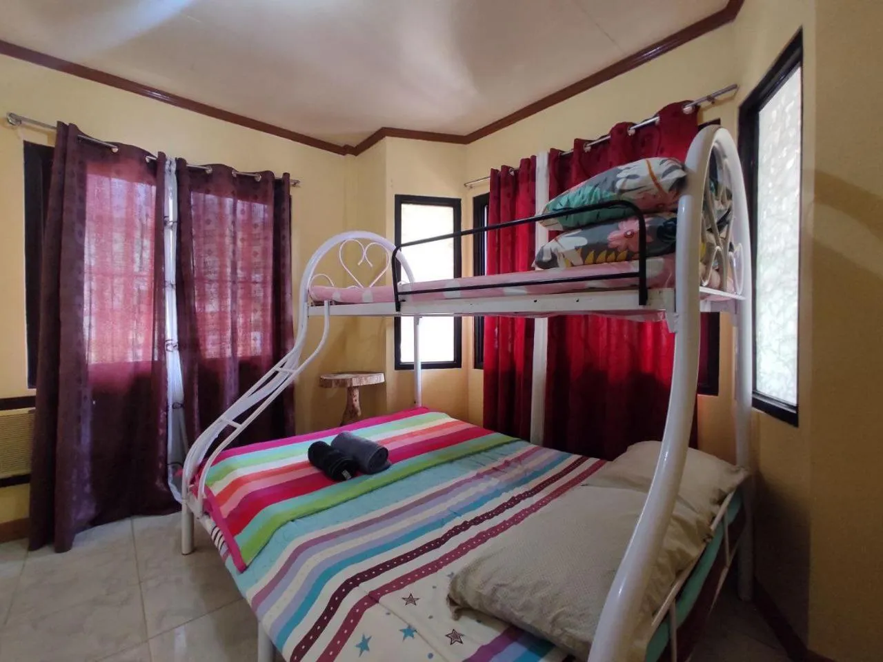 Bed in Riverside at Aninuan Accommodation and Food