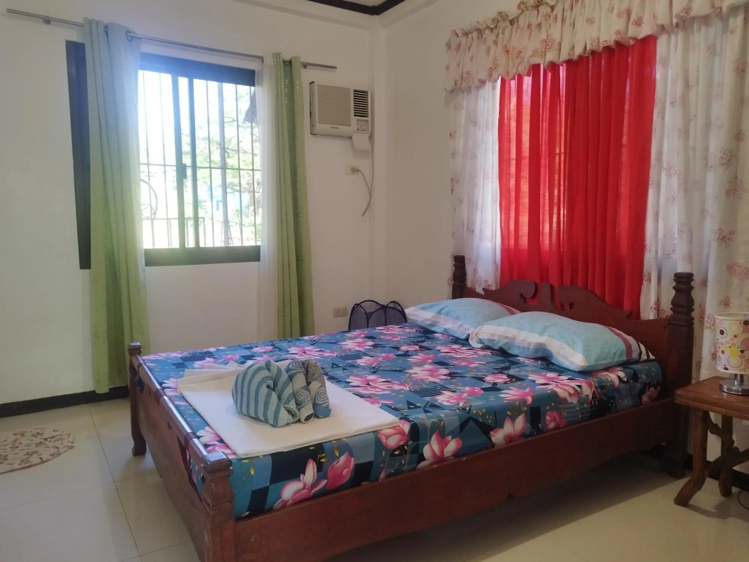 Bed in Riverside at Aninuan Accommodation and Food