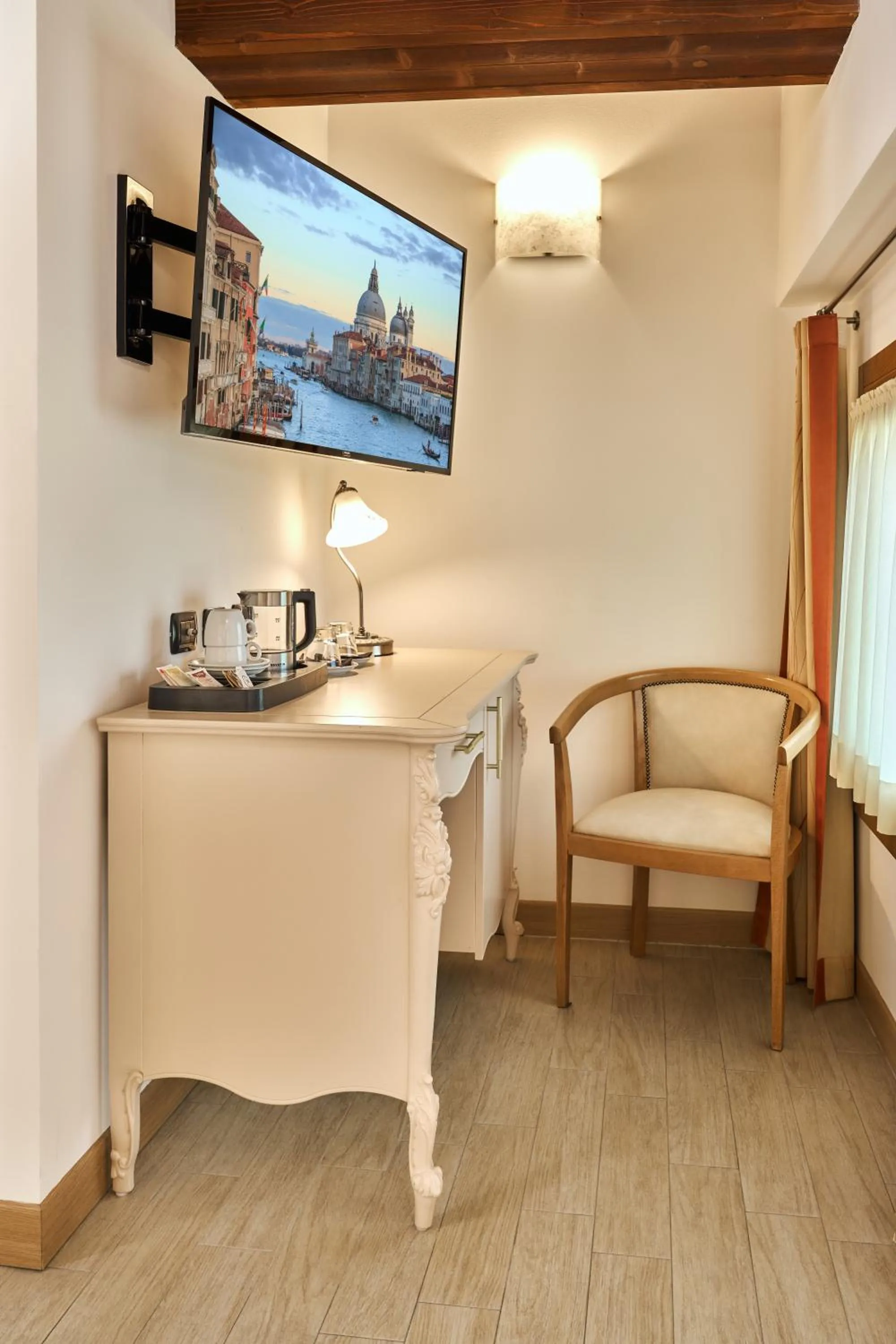 Coffee/tea facilities in Albergo Antica Corte Marchesini