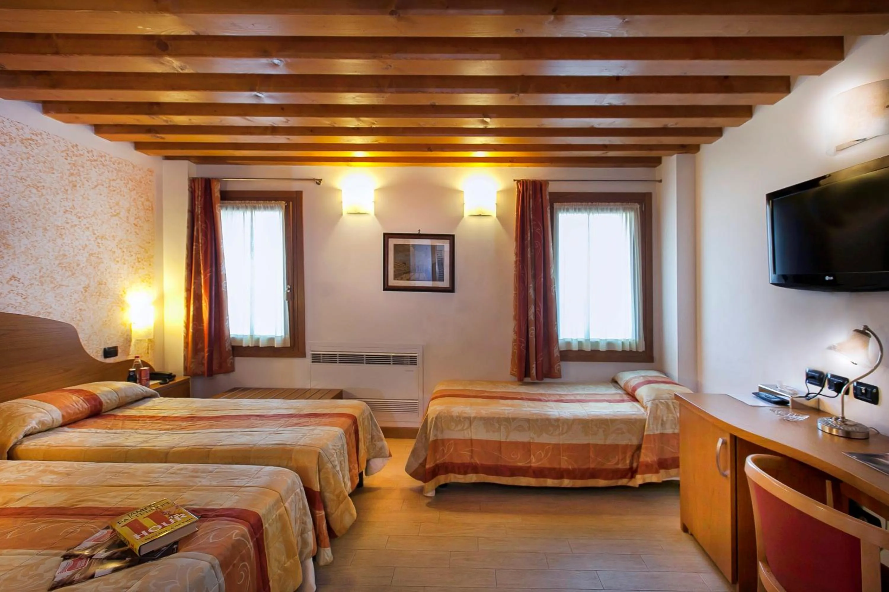 Bed in Albergo Antica Corte Marchesini