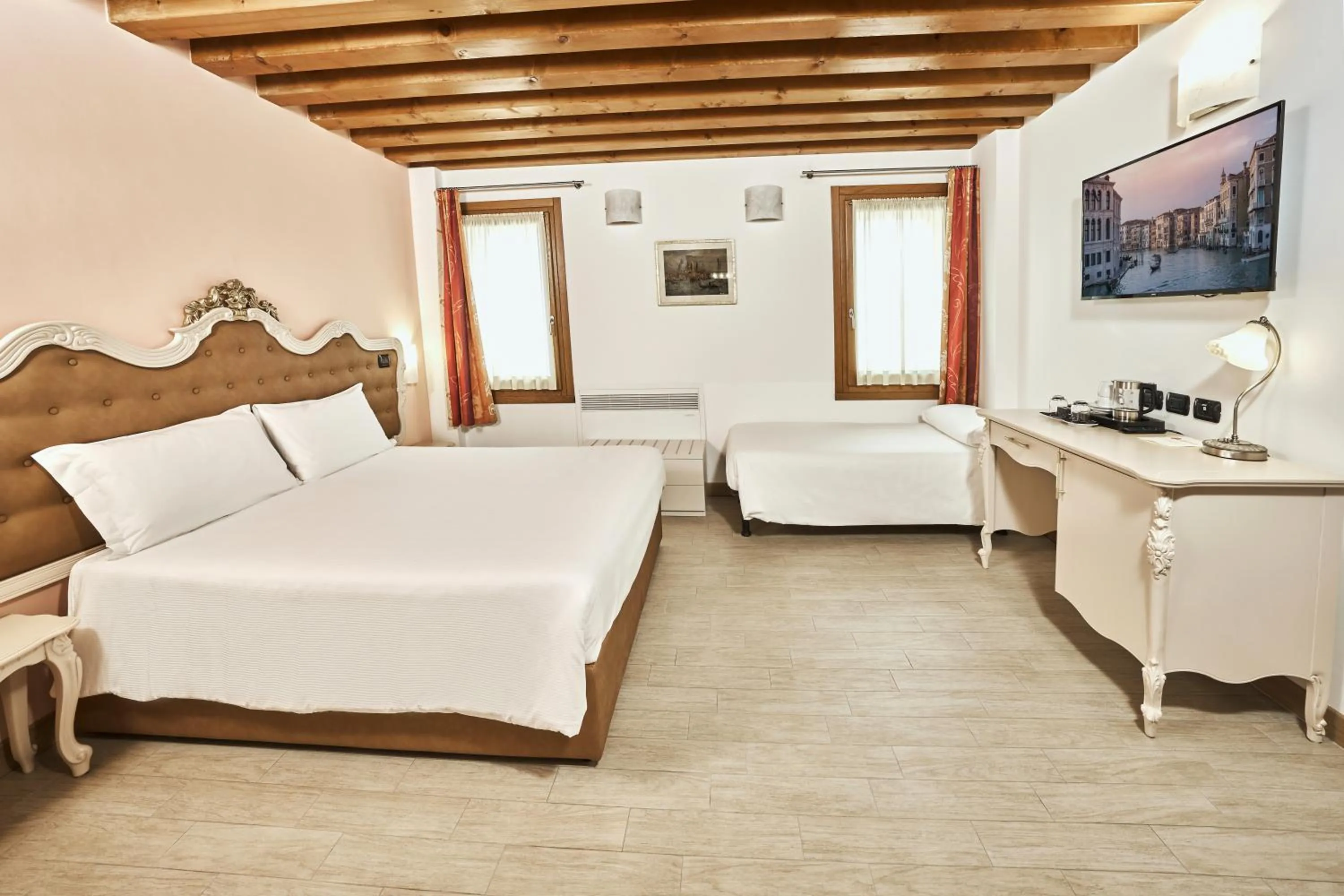 Bed in Albergo Antica Corte Marchesini