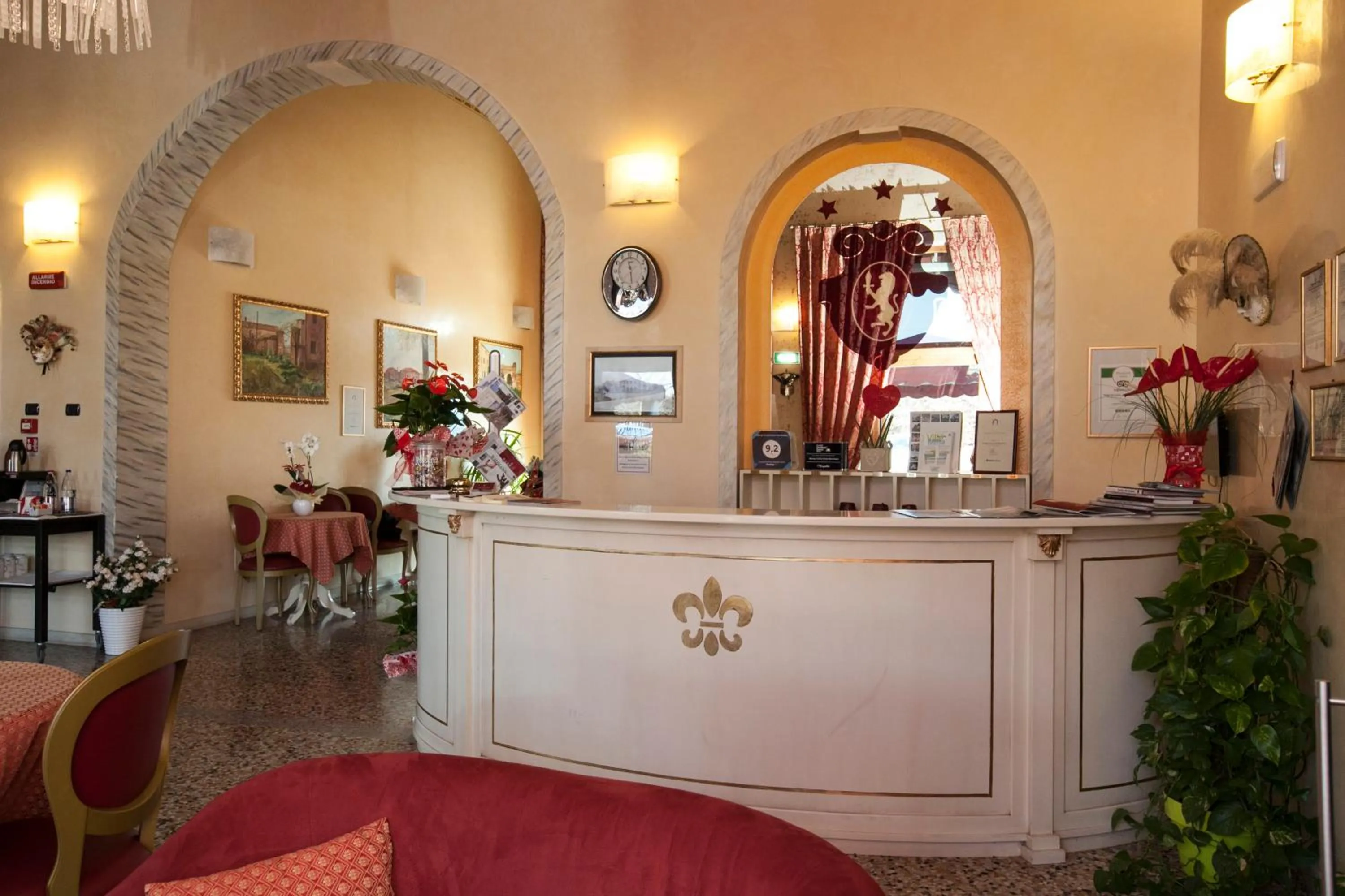 Communal lounge/ TV room in Albergo Antica Corte Marchesini