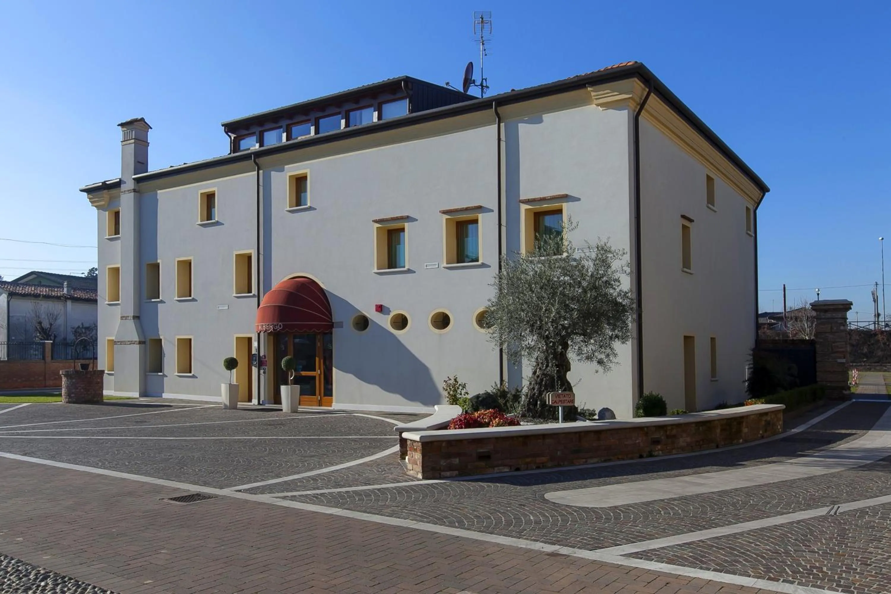 Facade/entrance in Albergo Antica Corte Marchesini
