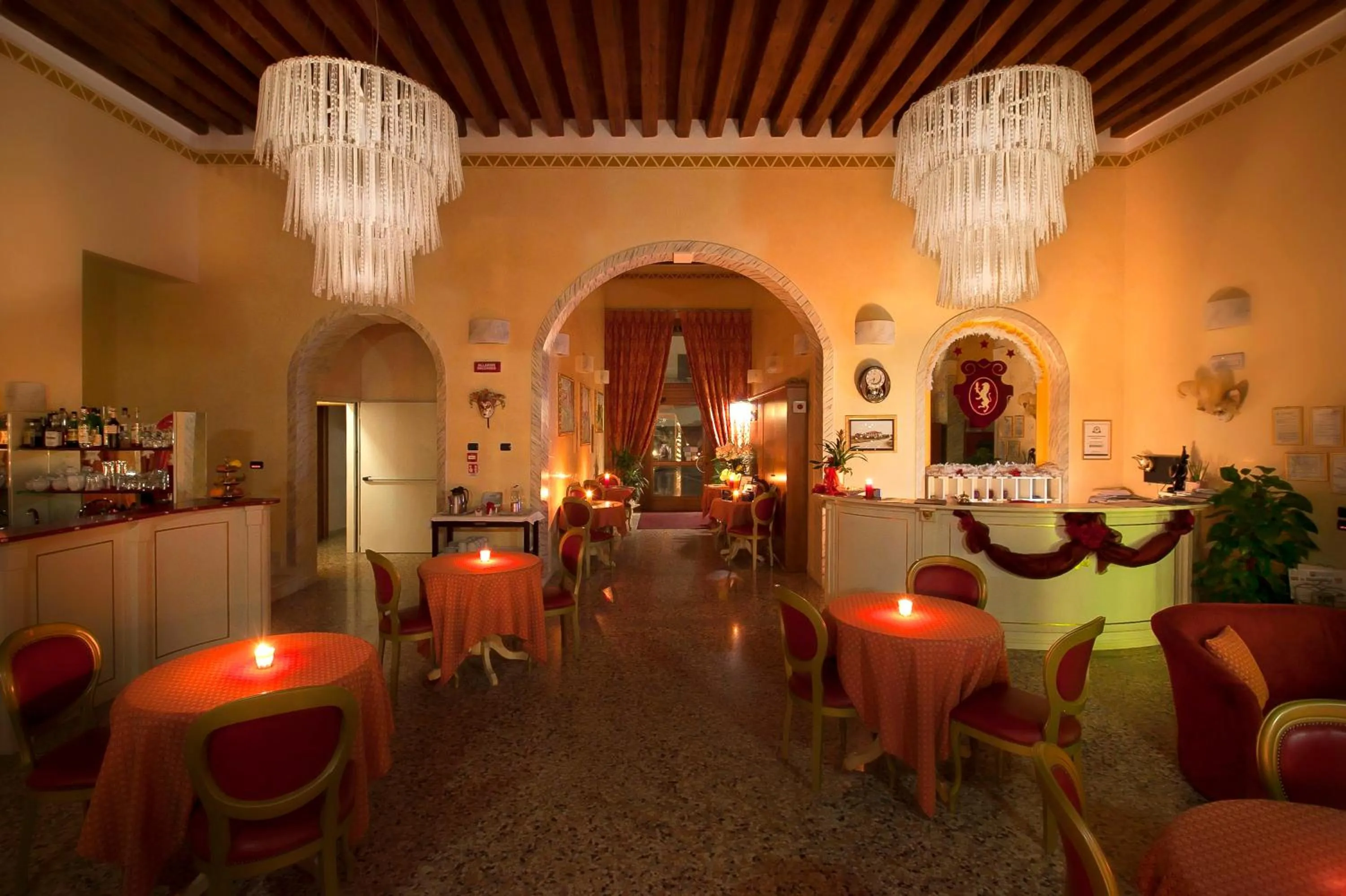 Lobby or reception in Albergo Antica Corte Marchesini