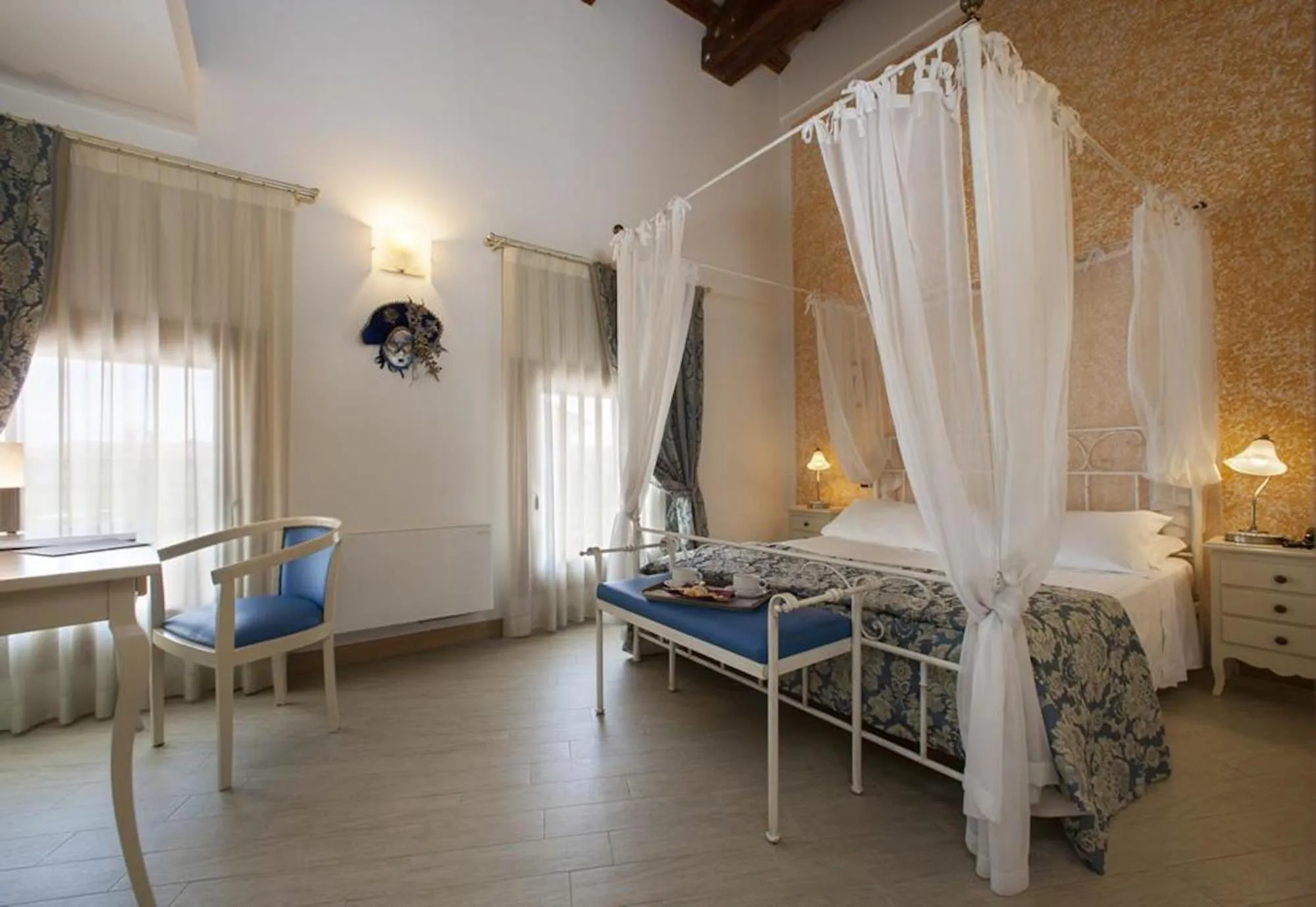 Shower, Bed in Albergo Antica Corte Marchesini