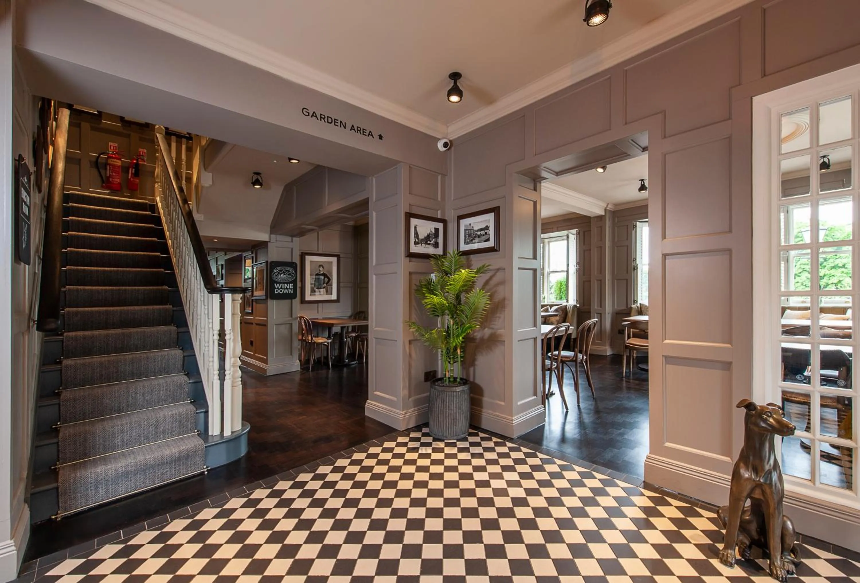 Facade/entrance in The Bulls Head Hotel