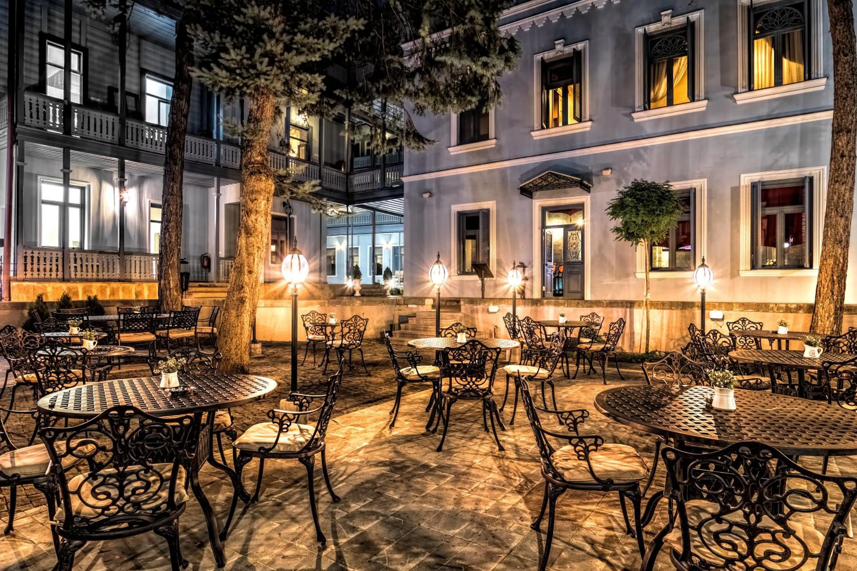 Restaurant/places to eat in Golden Tulip Borjomi