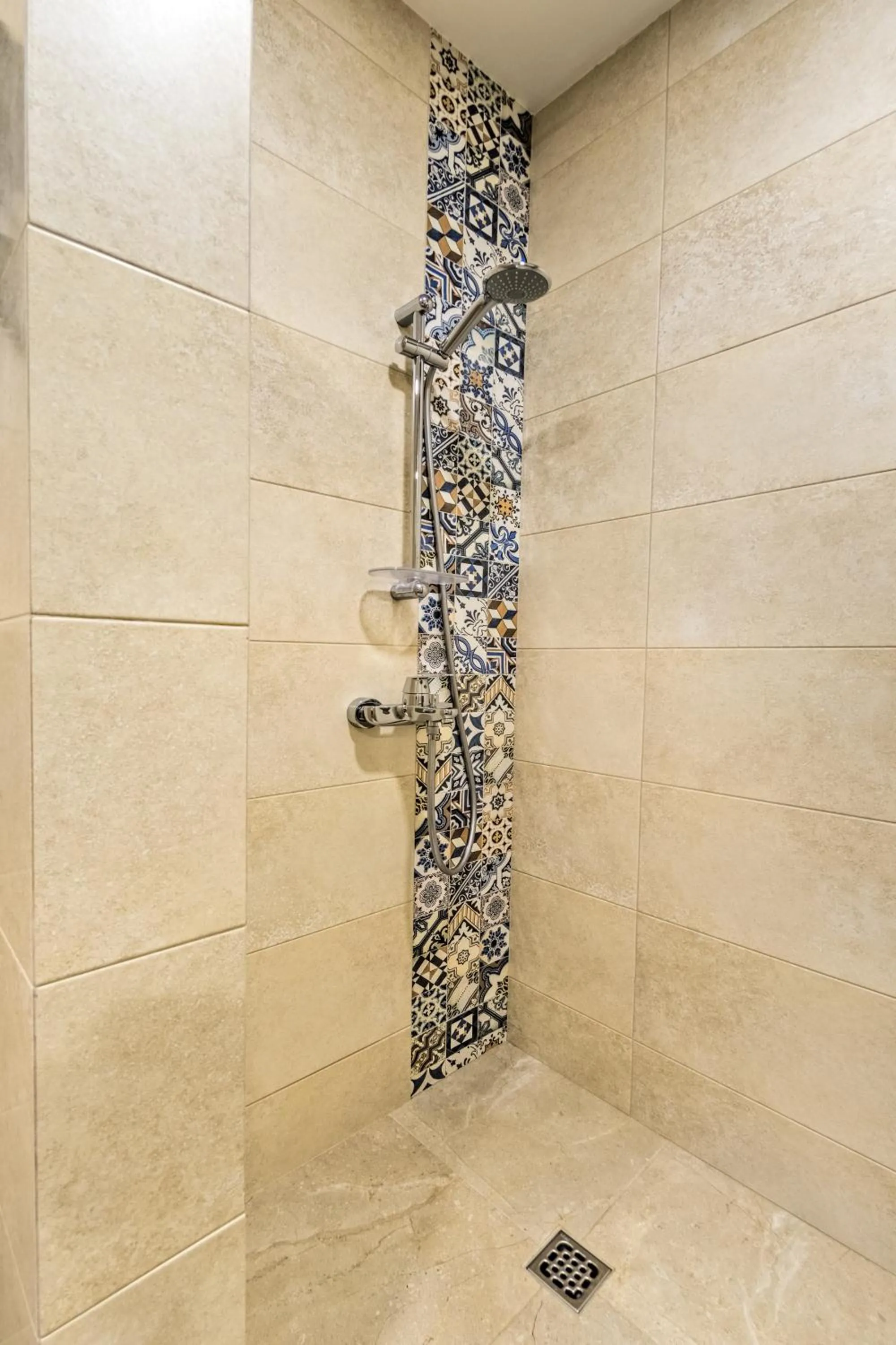 Shower in Golden Tulip Borjomi